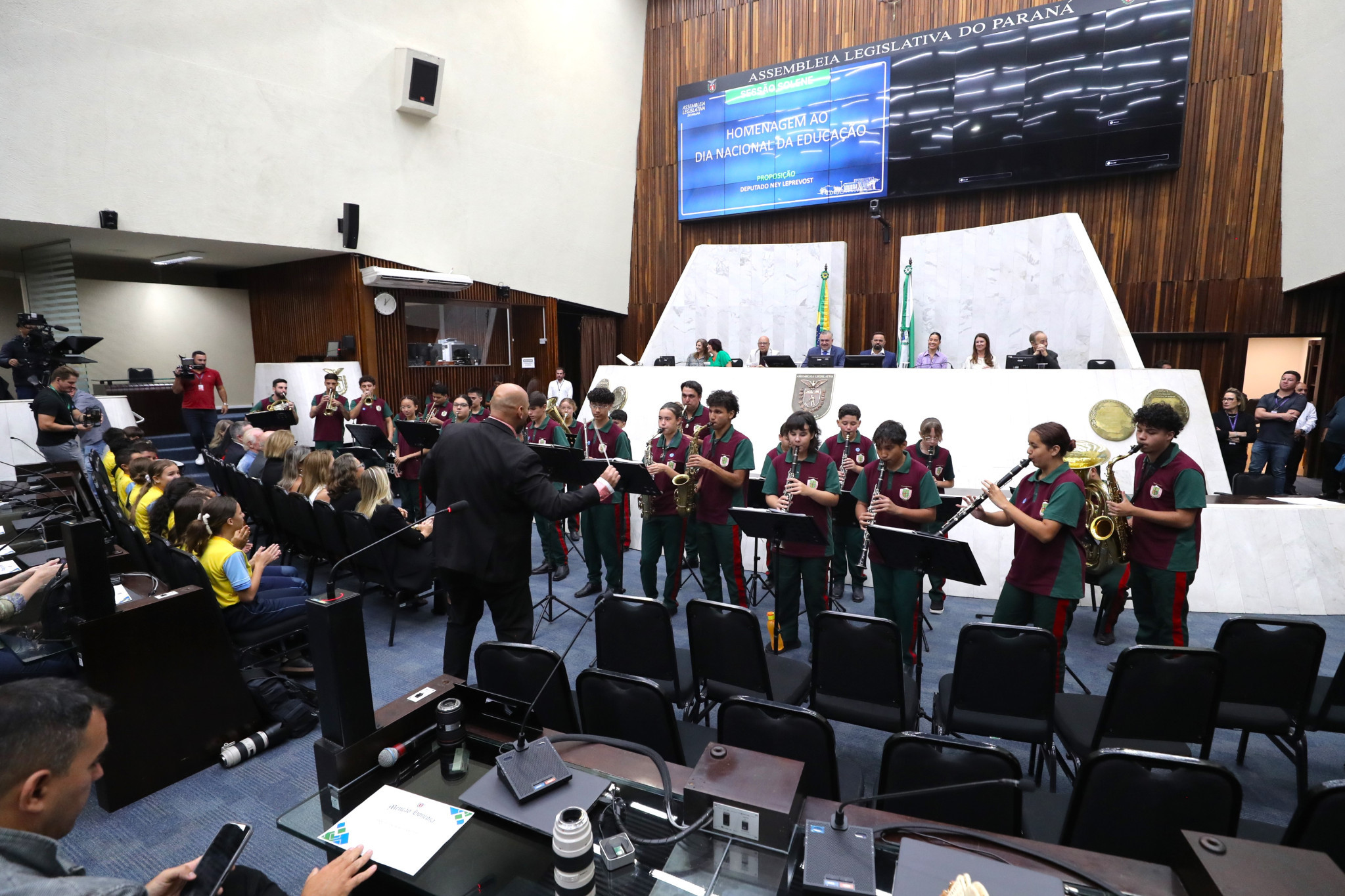 Assembleia Legislativa celebra o Dia Nacional da Educação com homenagem a professores e debate sobre o ensino