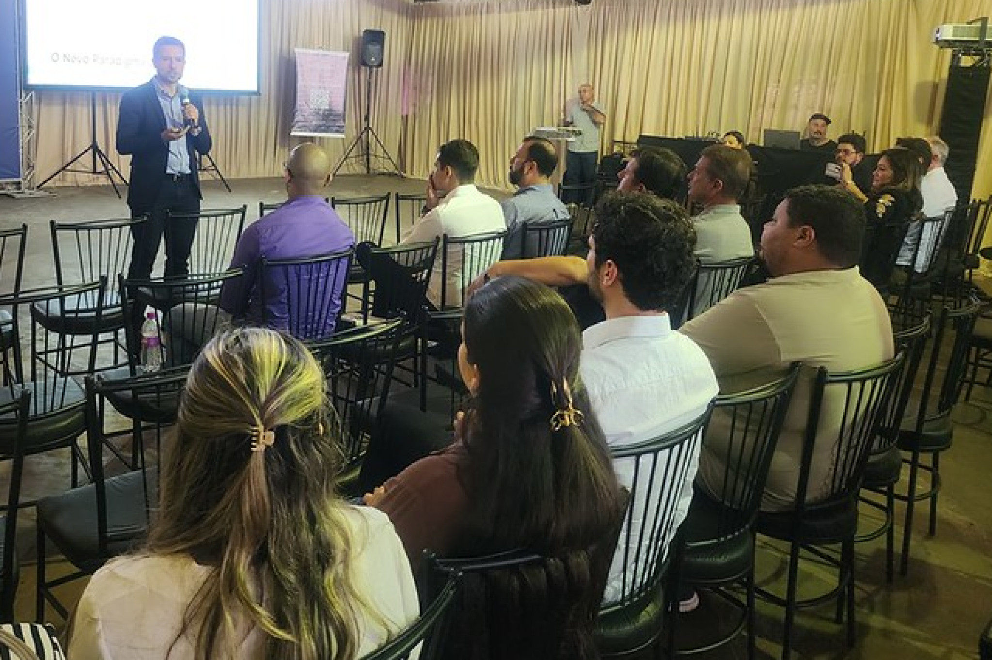 Assembleia Itinerante realiza palestra sobre boas práticas no Legislativo durante a ExpoLondrina 2026