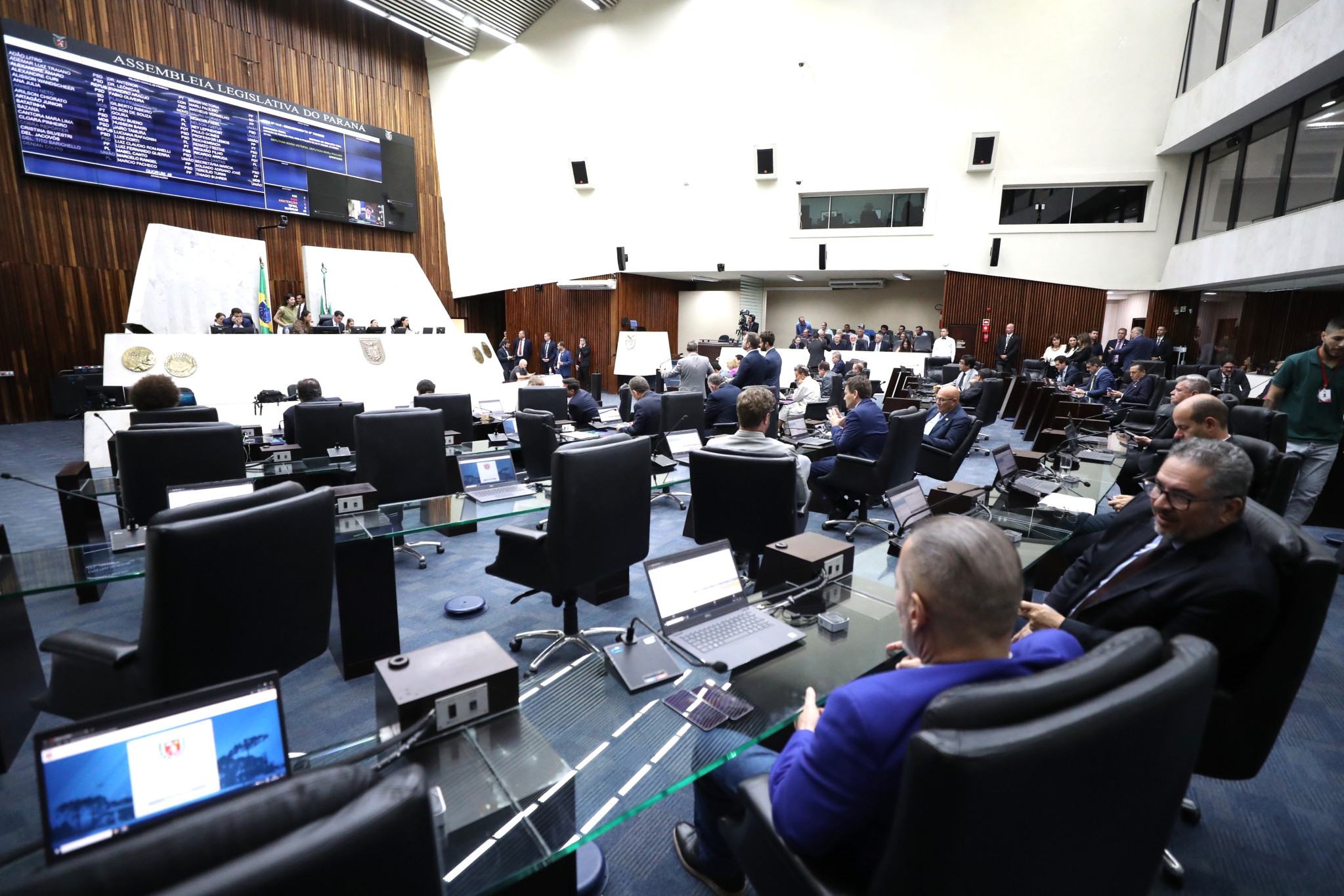 Assembleia aprova pacote de iniciativas do Governo Executivo com medidas voltadas aos servidores
