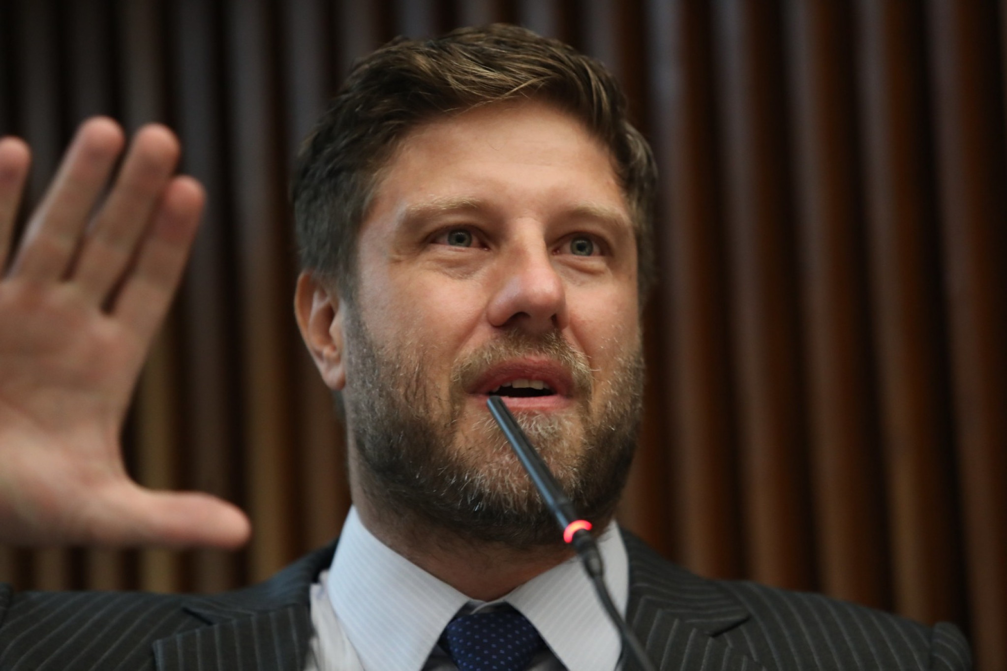 Deputados rendem homenagens aos 83 anos de Roberto Requião