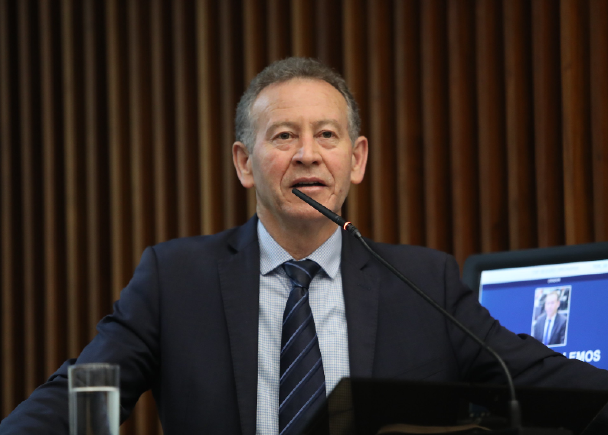 Educação do Paraná precisa de investimentos, não de militarização, afirma o deputado Professor Lemos (PT)