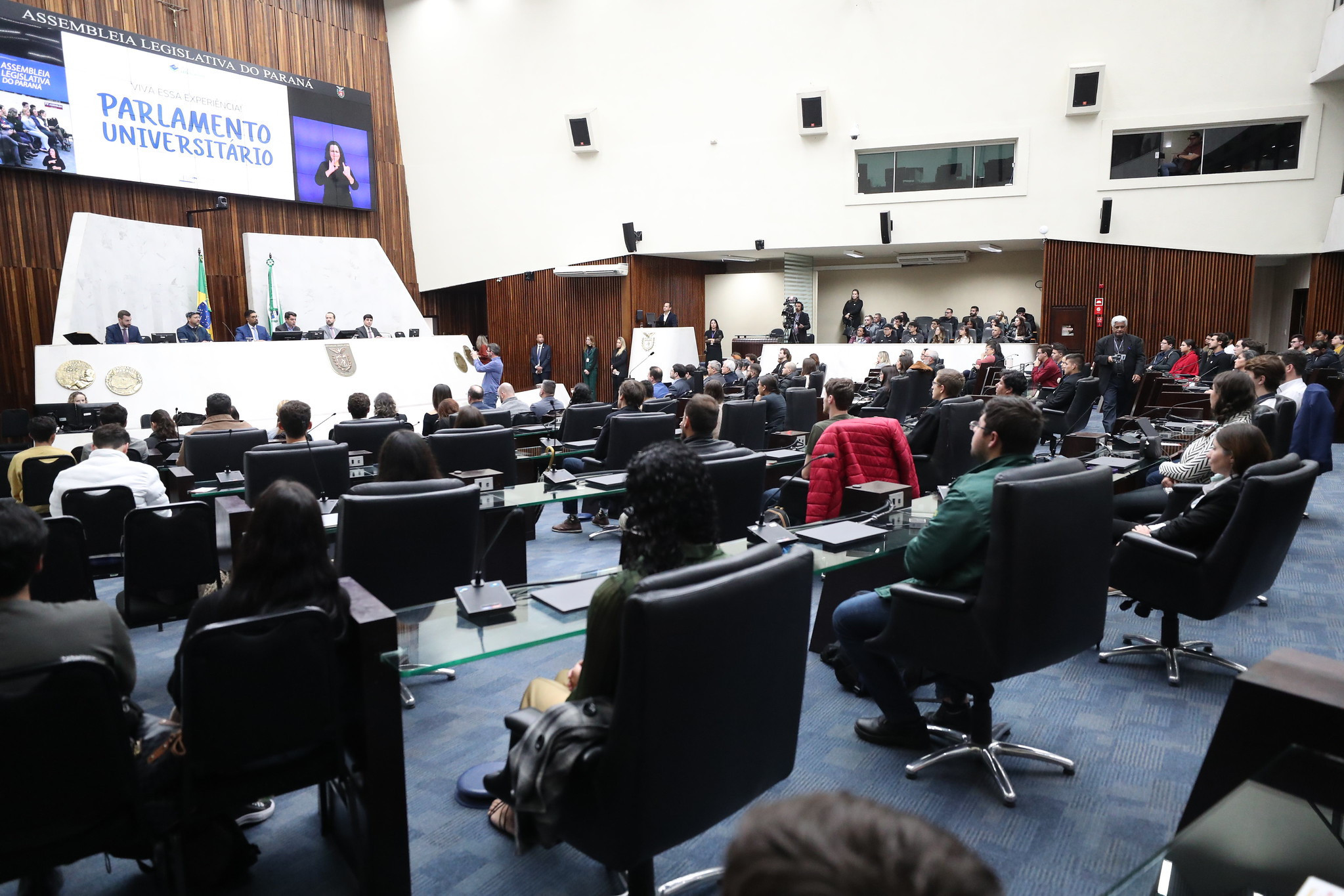 Inscritos no Parlamento Universitário participam de treinamento