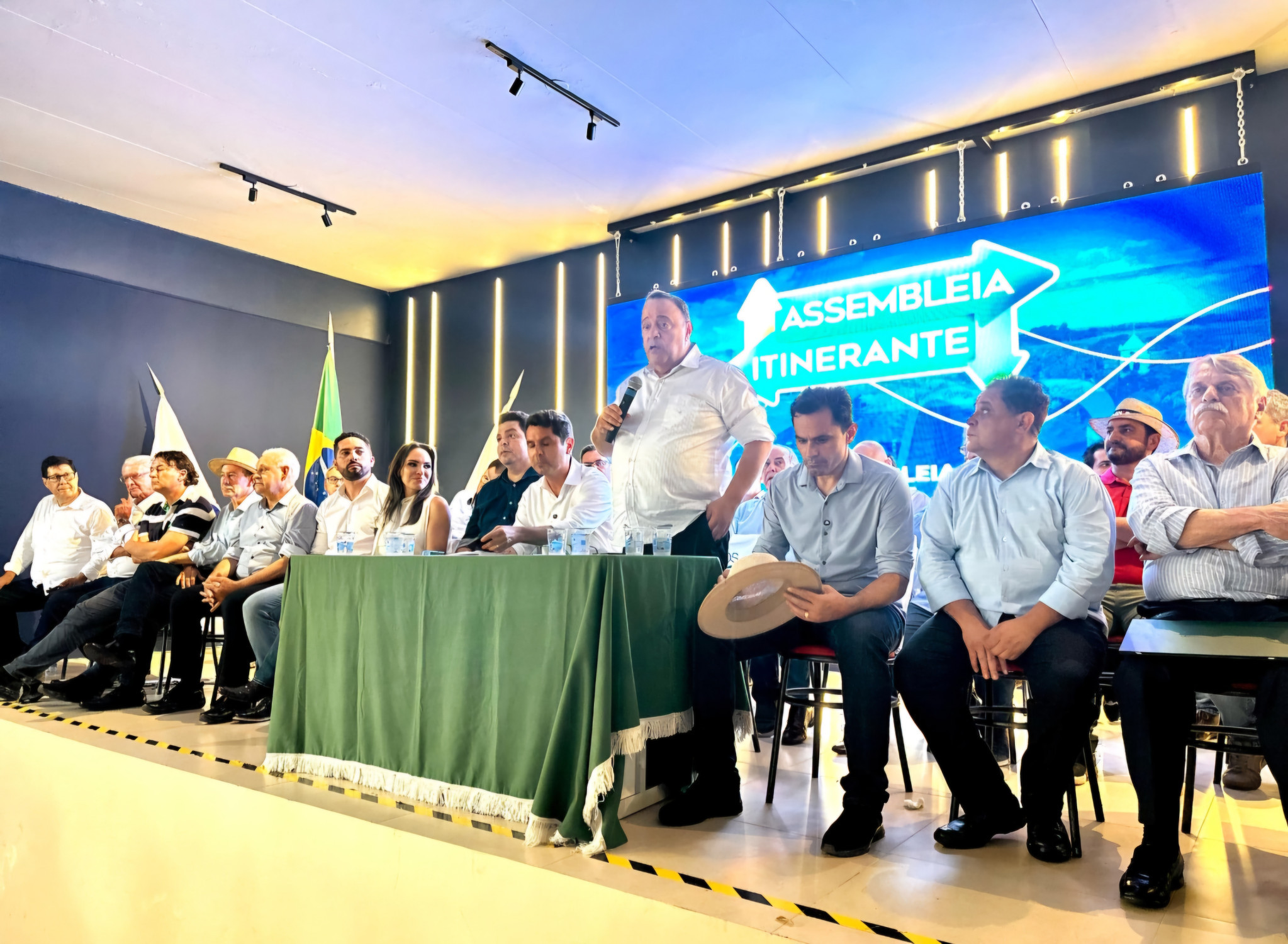 Deputado Hussein Bakri (PSD) homenageia 10 personalidades de destaque da região Oeste, durante Assembleia Itinerante