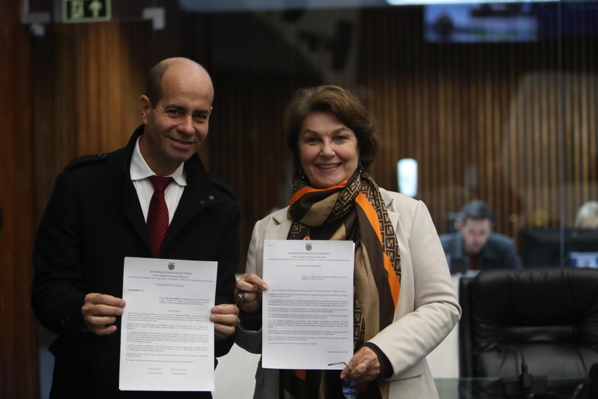 Deputados apresentam projeto que facilita acesso de migrantes e refugiados a serviços públicos