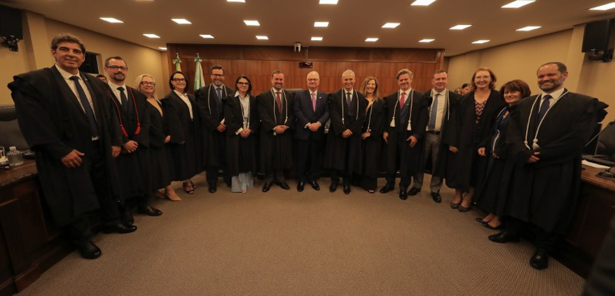 Primeira vice-presidente da Assembleia Legislativa prestigia posse da nova cúpula do TRE-PR