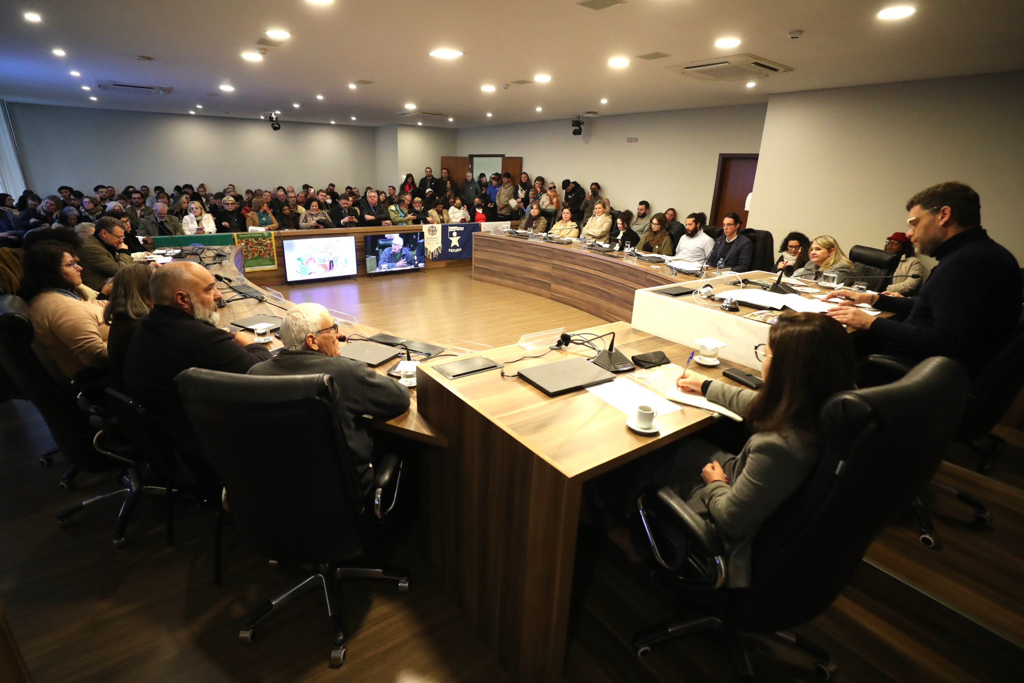 Projeto de lei que fomenta hortas urbanas no Paraná é debatido por mais de 20 especialistas em audiência pública