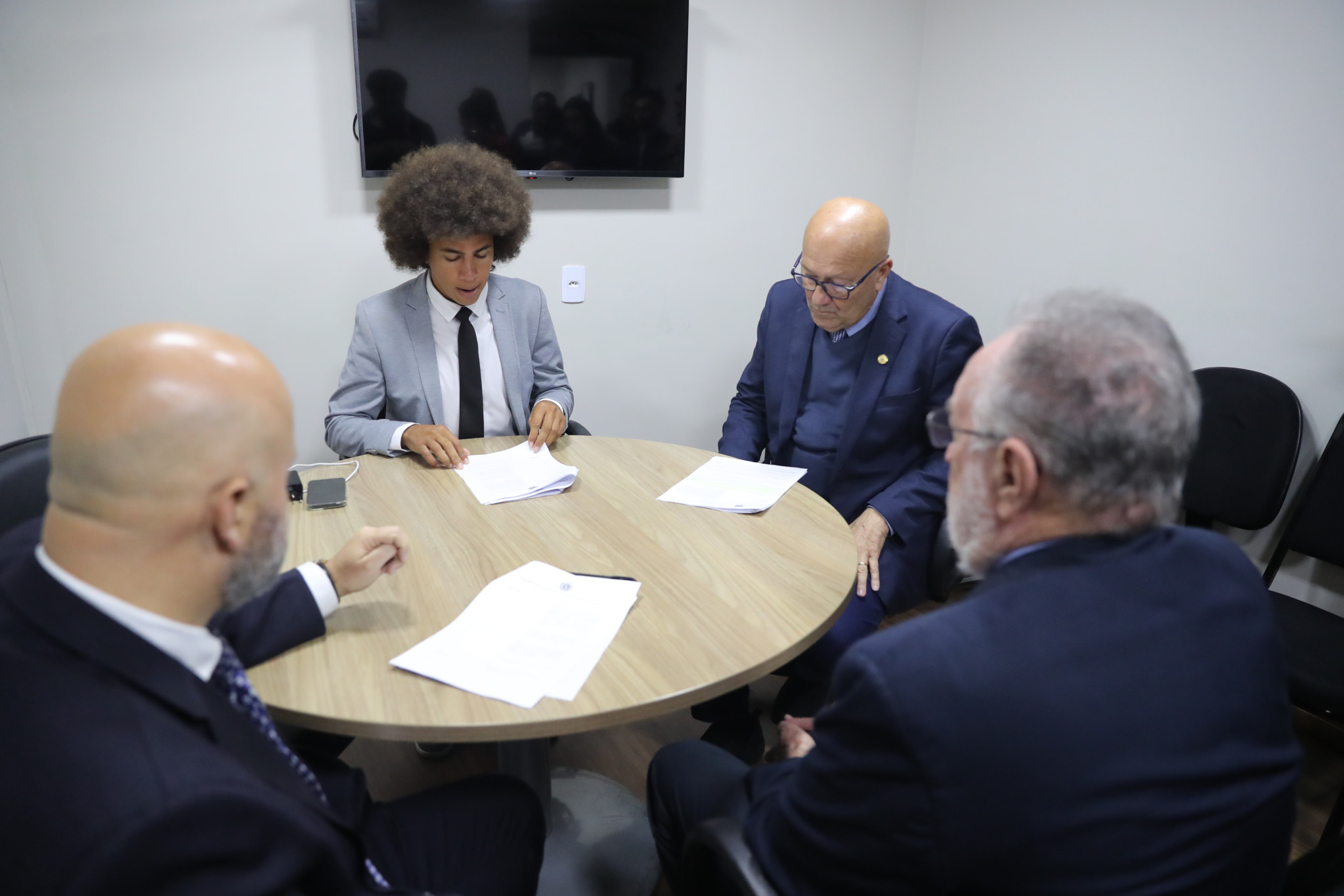 Comissão aprova proposta que amplia reserva de vagas a afrodescendentes em concursos públicos no Paraná