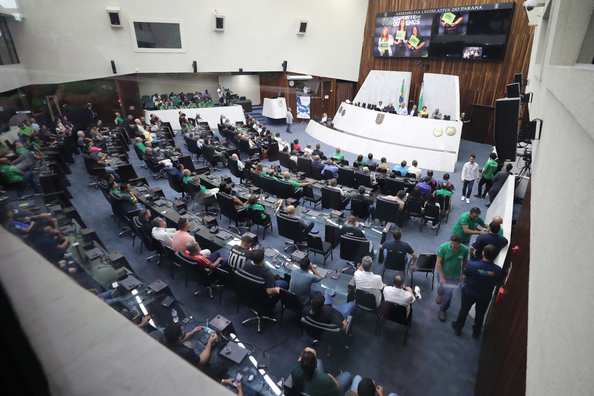 Plano Decenal do Esporte do Paraná (2026-2035) é entregue à Assembleia