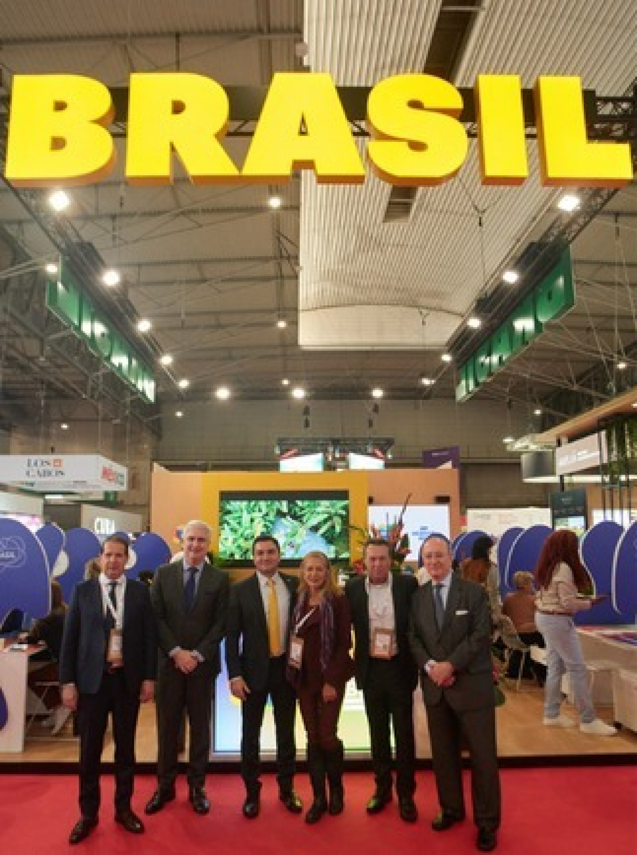 Deputado Marcel Micheletto (PL) divulga potencialidades do Paraná em Feira Internacional de Turismo