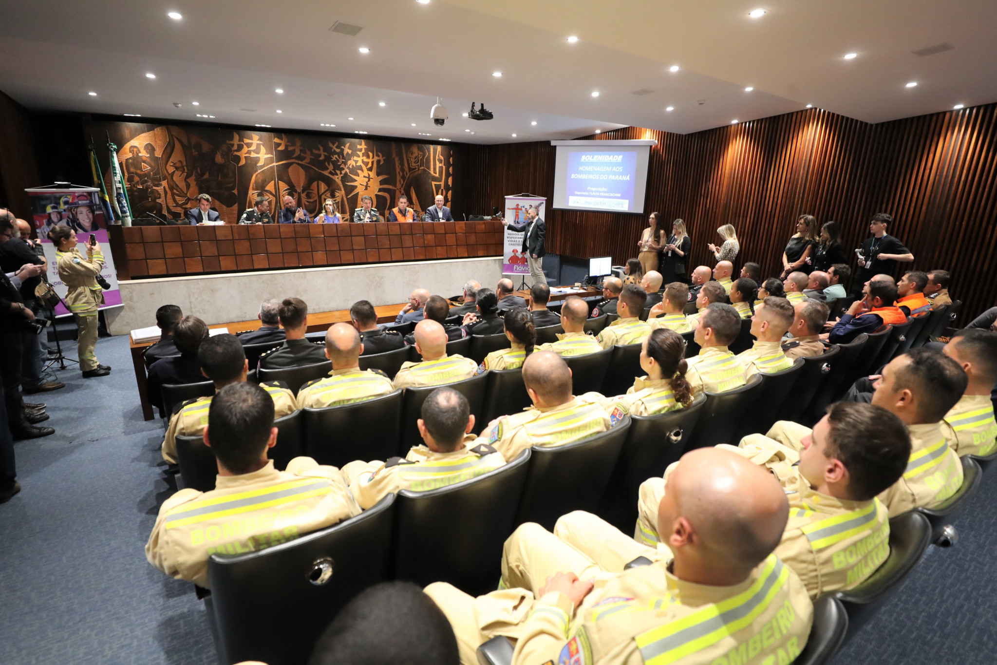 Assembleia homenageia os 111 anos do Corpo de Bombeiros Militar do Paraná