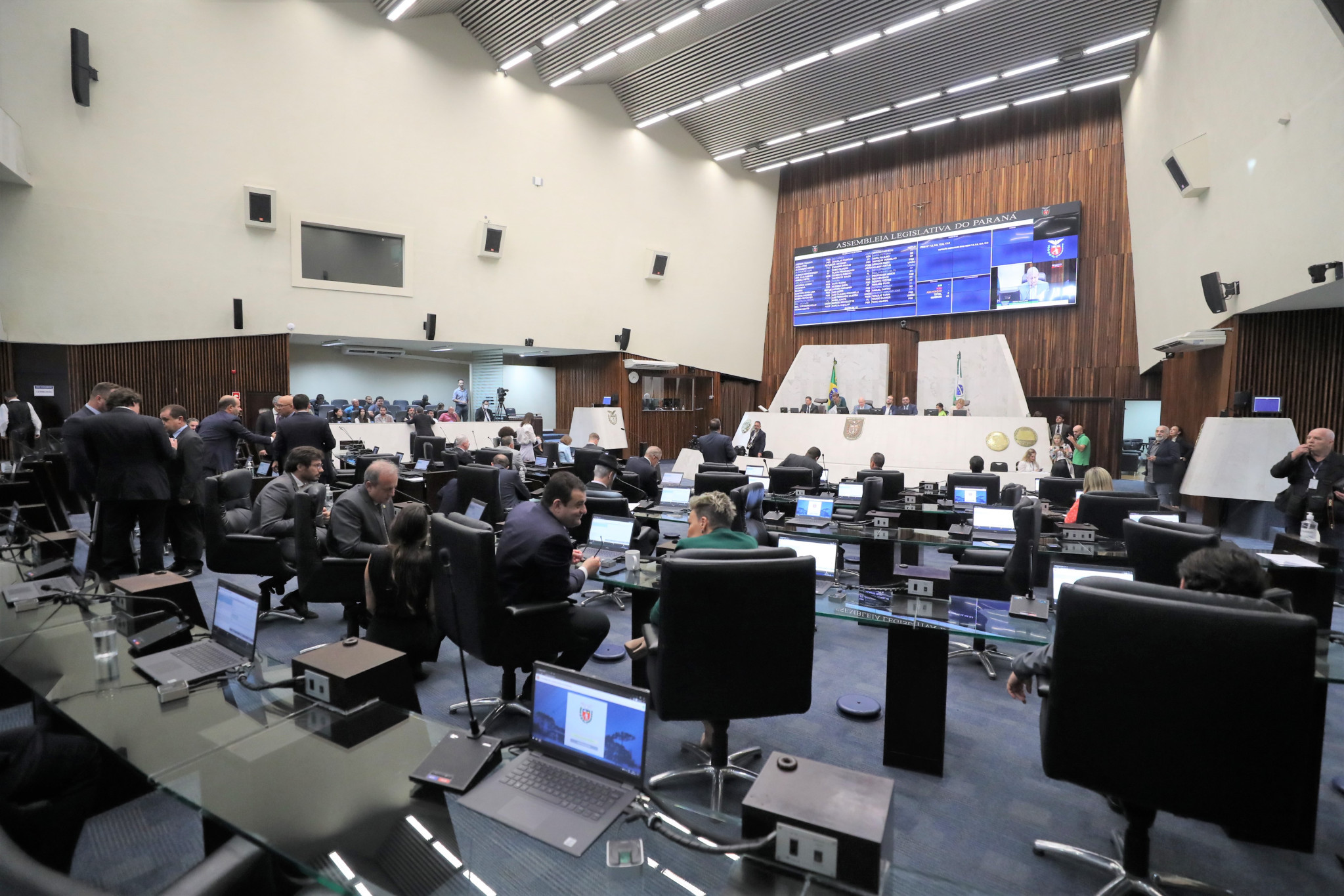 Deputados aprovam doação de imóveis para prestação de serviços municipais