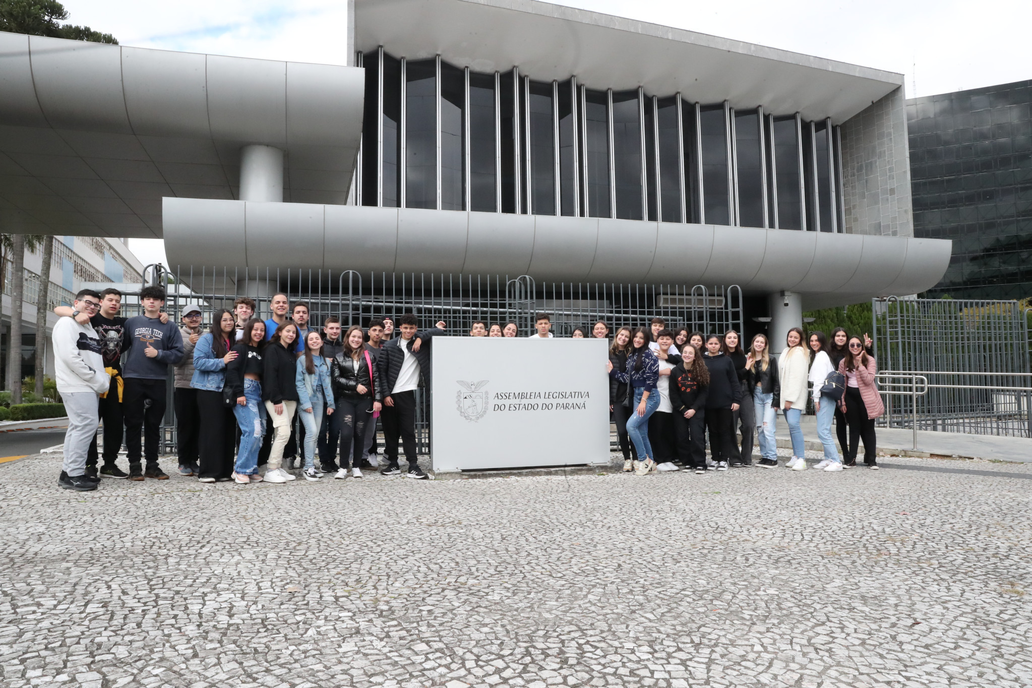 Alunos de Telêmaco Borba visitam a Assembleia Legislativa