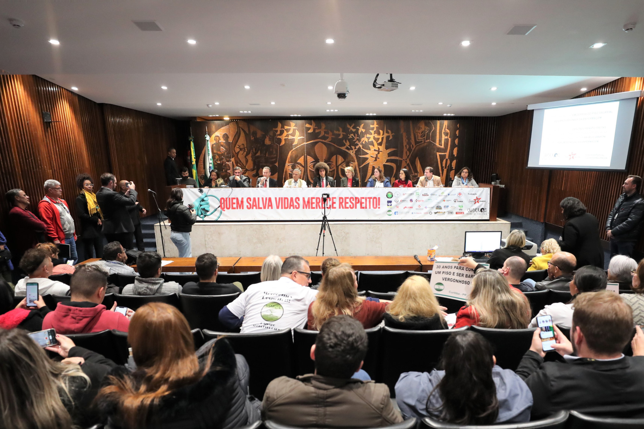 Audiência debate o piso salarial dos profissionais da enfermagem