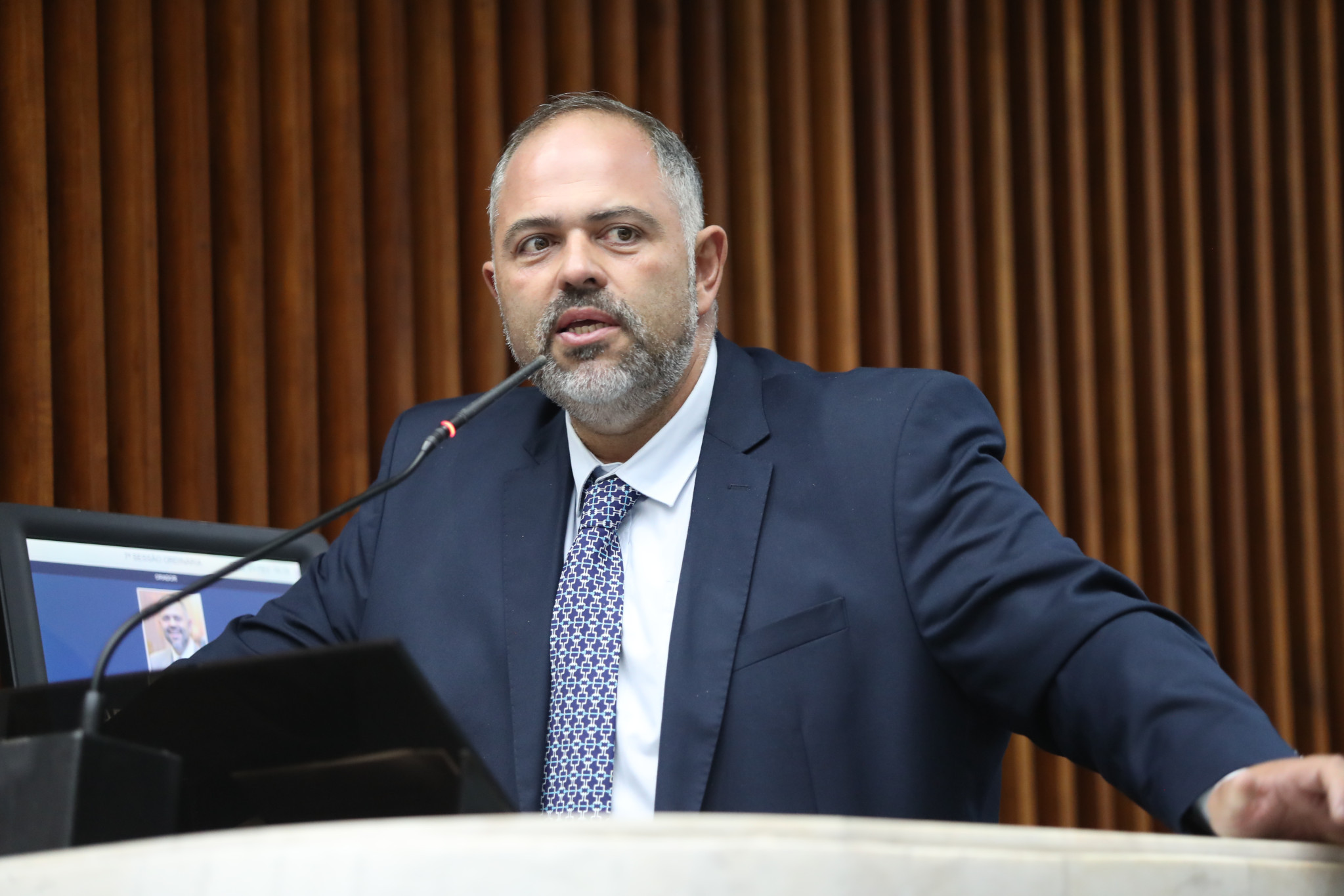 Em discurso no Plenário, vice-líder do Governo destaca resultados na saúde, educação e economia do Paraná
