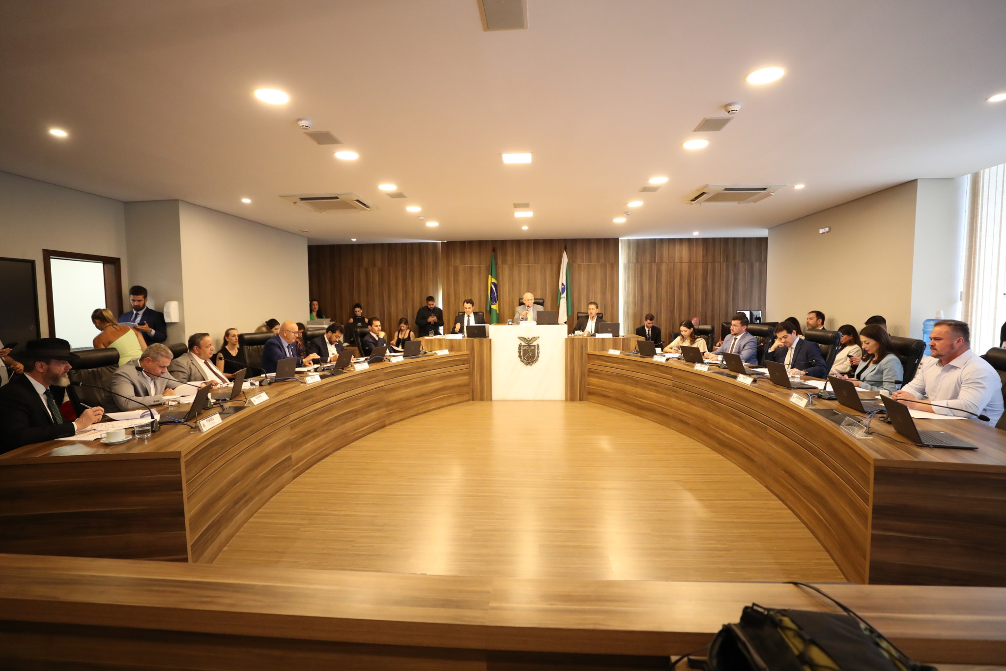 CCJ aprova propostas que ampliam os direitos dos consumidores no Paraná