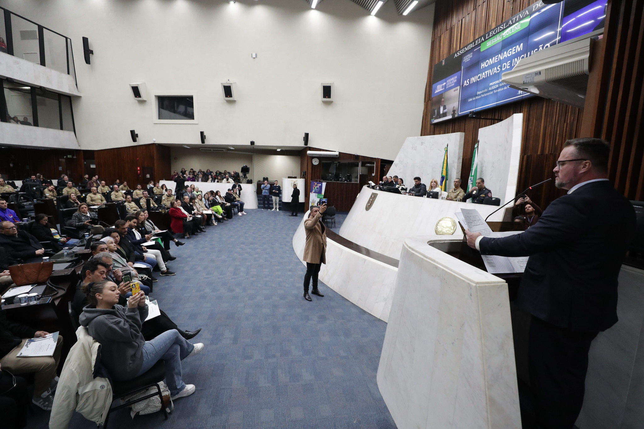Assembleia Legislativa homenageia agentes que promovem a inclusão no Paraná