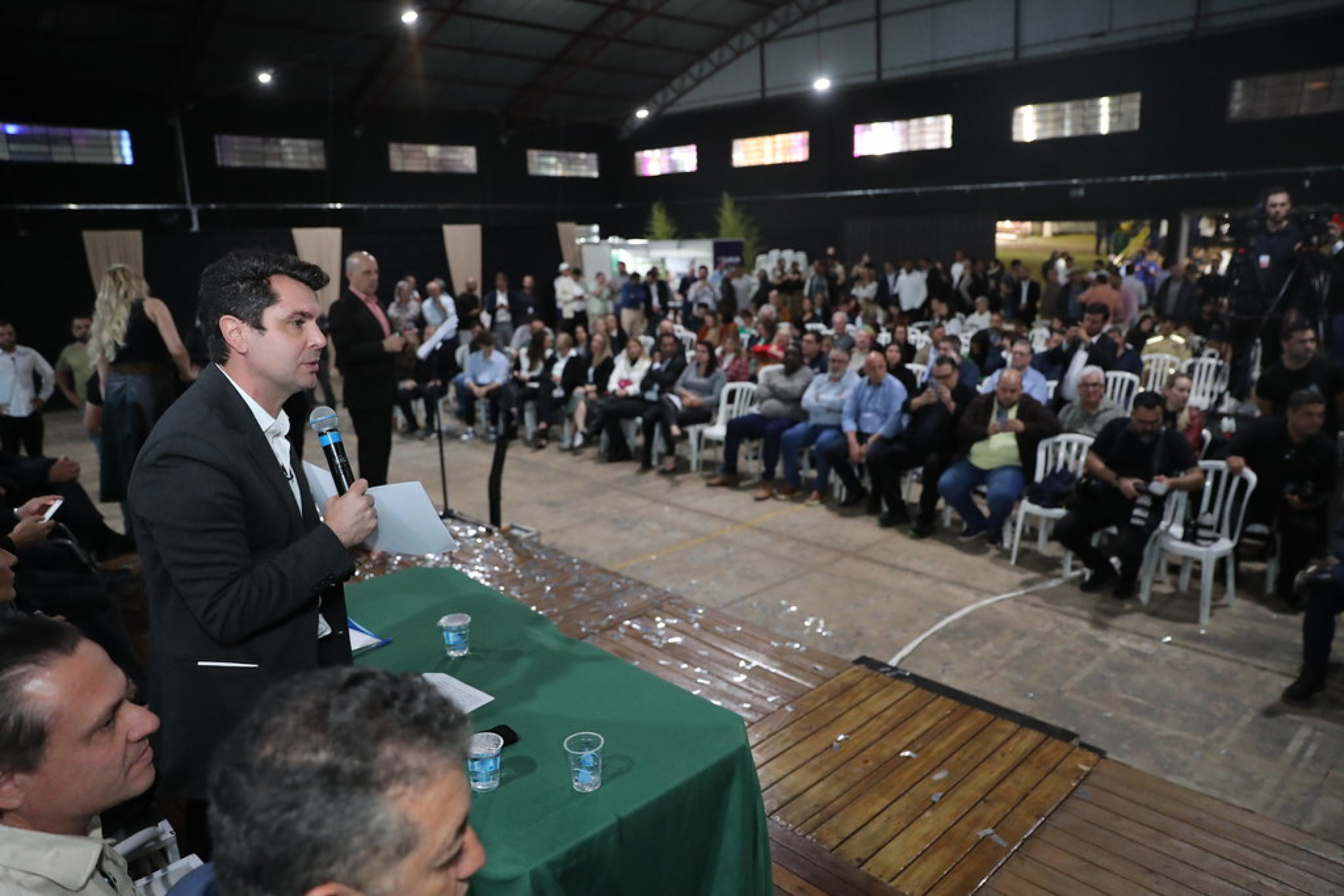 Jacarezinho apresenta prioridades aos deputados durante edição da Assembleia Itinerante