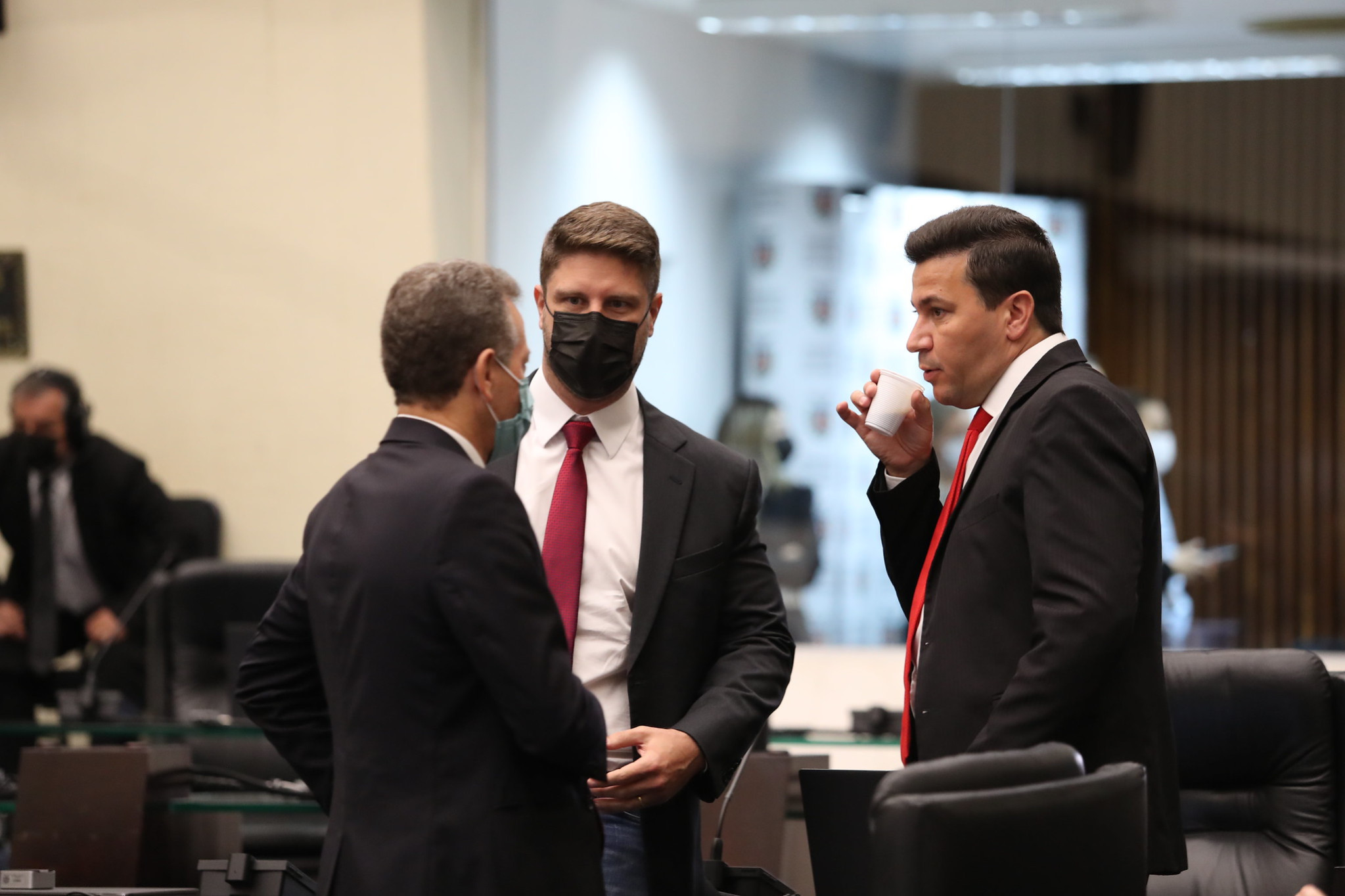 Deputados da Oposição apresentam 14 emendas ao orçamento 2022