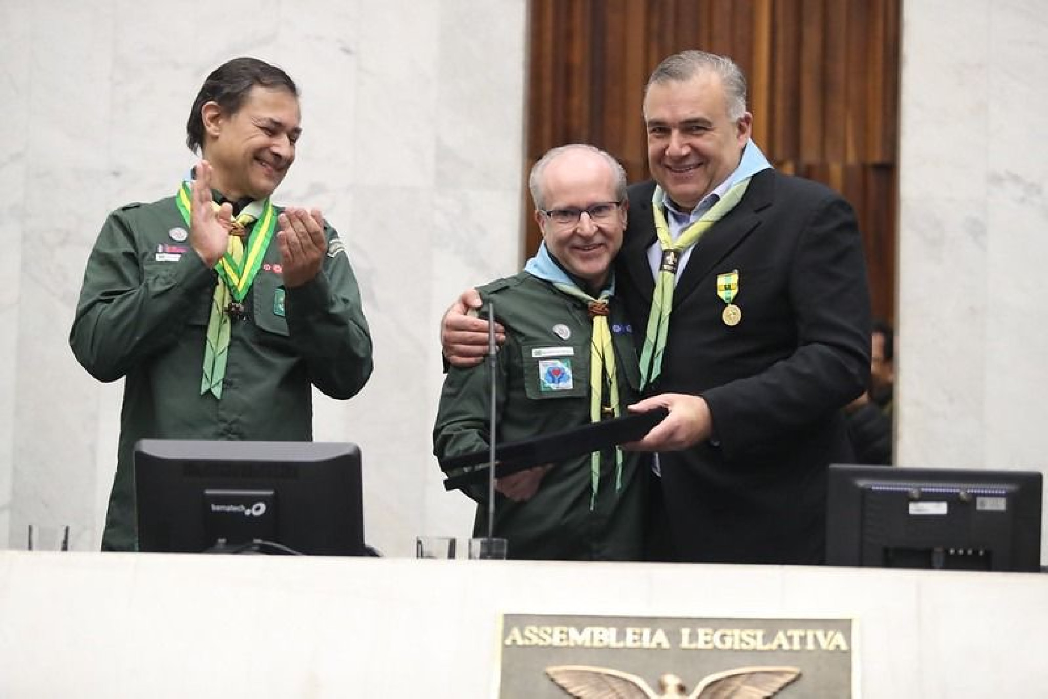Em Sessão Solene, deputado Ney Leprevost (União) recebe a Medalha Gratidão de Ouro da União dos Escoteiros do Brasil