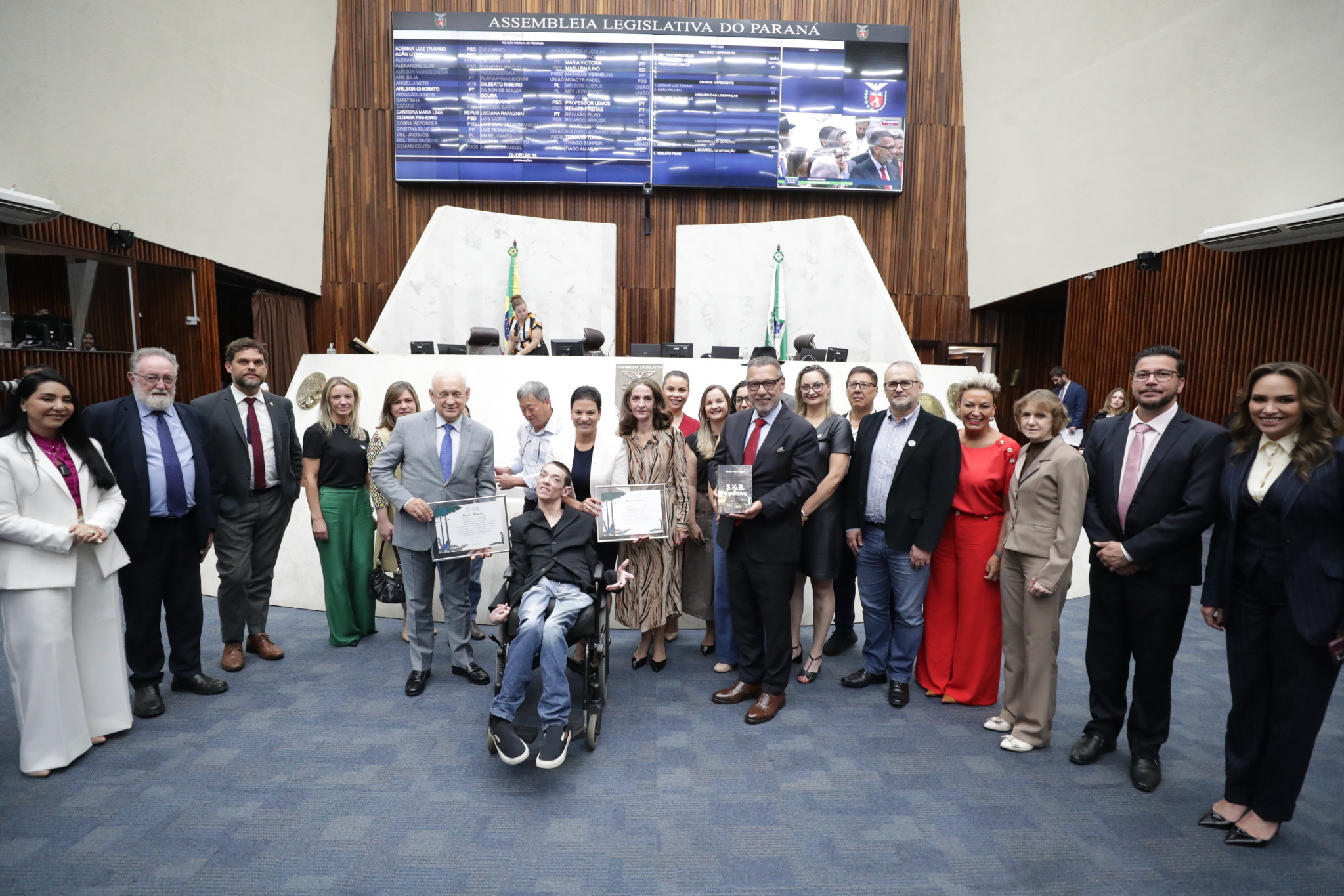 Deputada Marli Paulino (SD) presta homenagem a escritor com paralisia cerebral