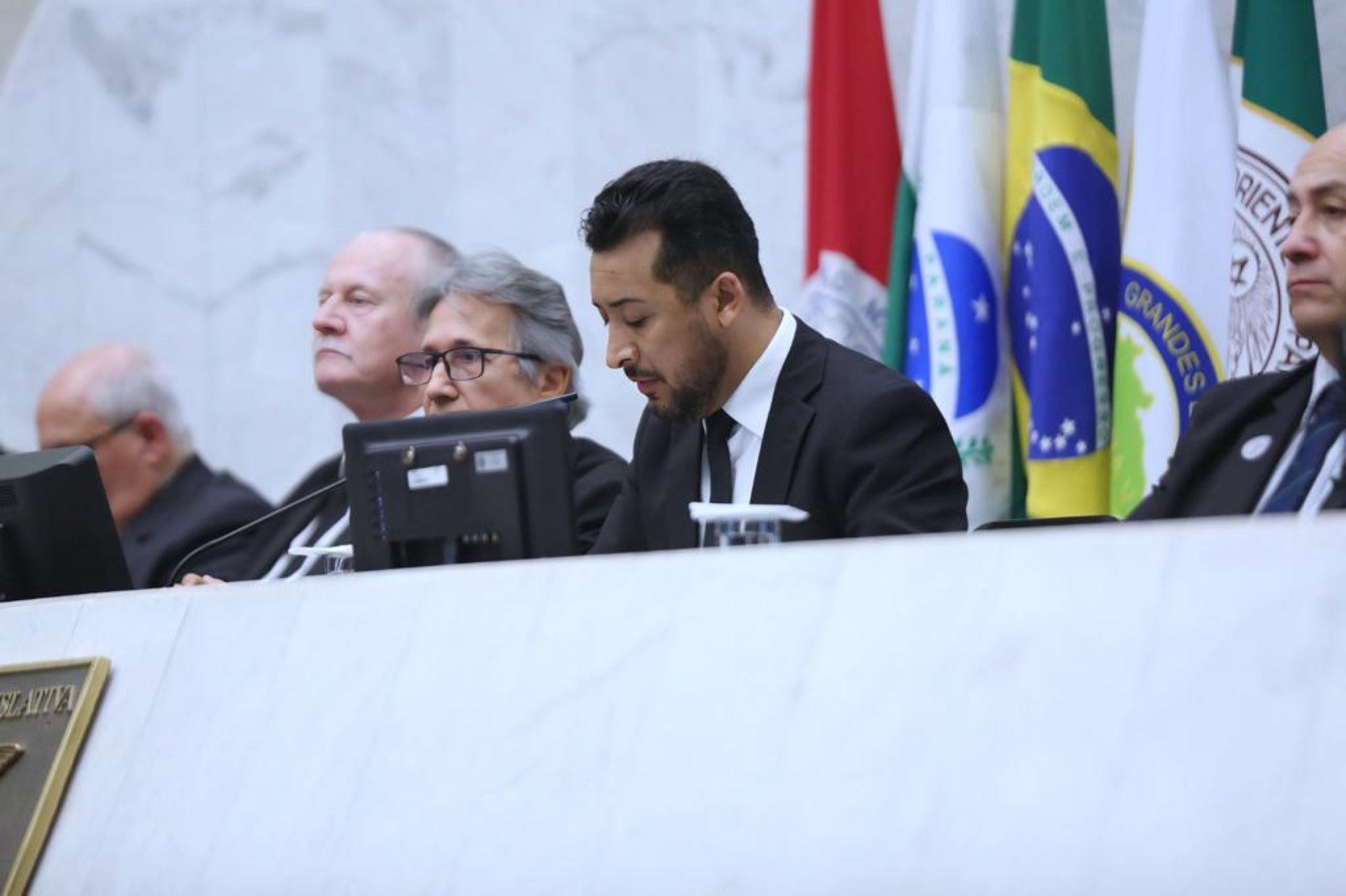 Projeto de lei que incentiva cuidado com a saúde mental de profissionais da Segurança Pública é aprovado na CCJ