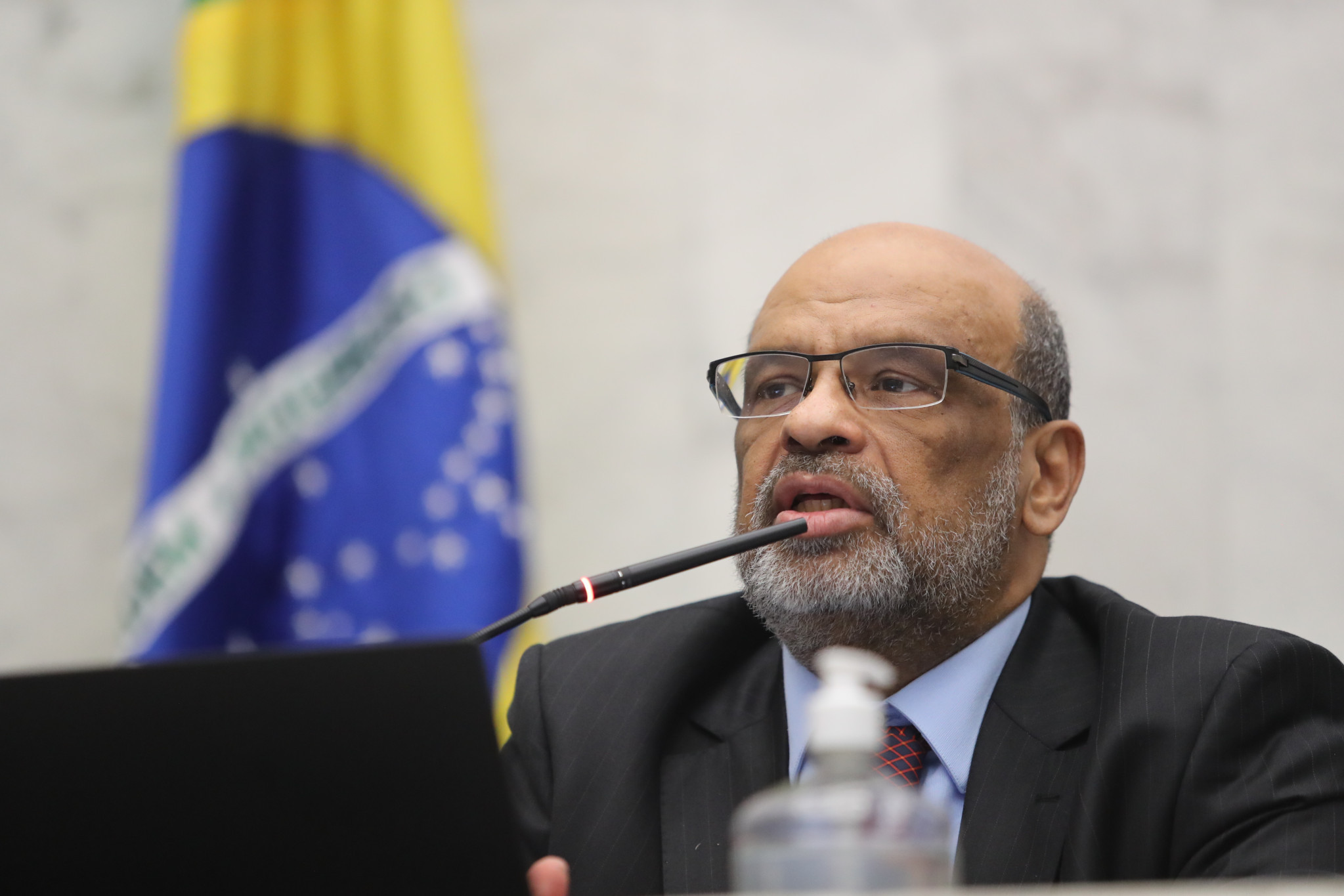 Estado mantém contas equilibradas, diz secretário da Fazenda