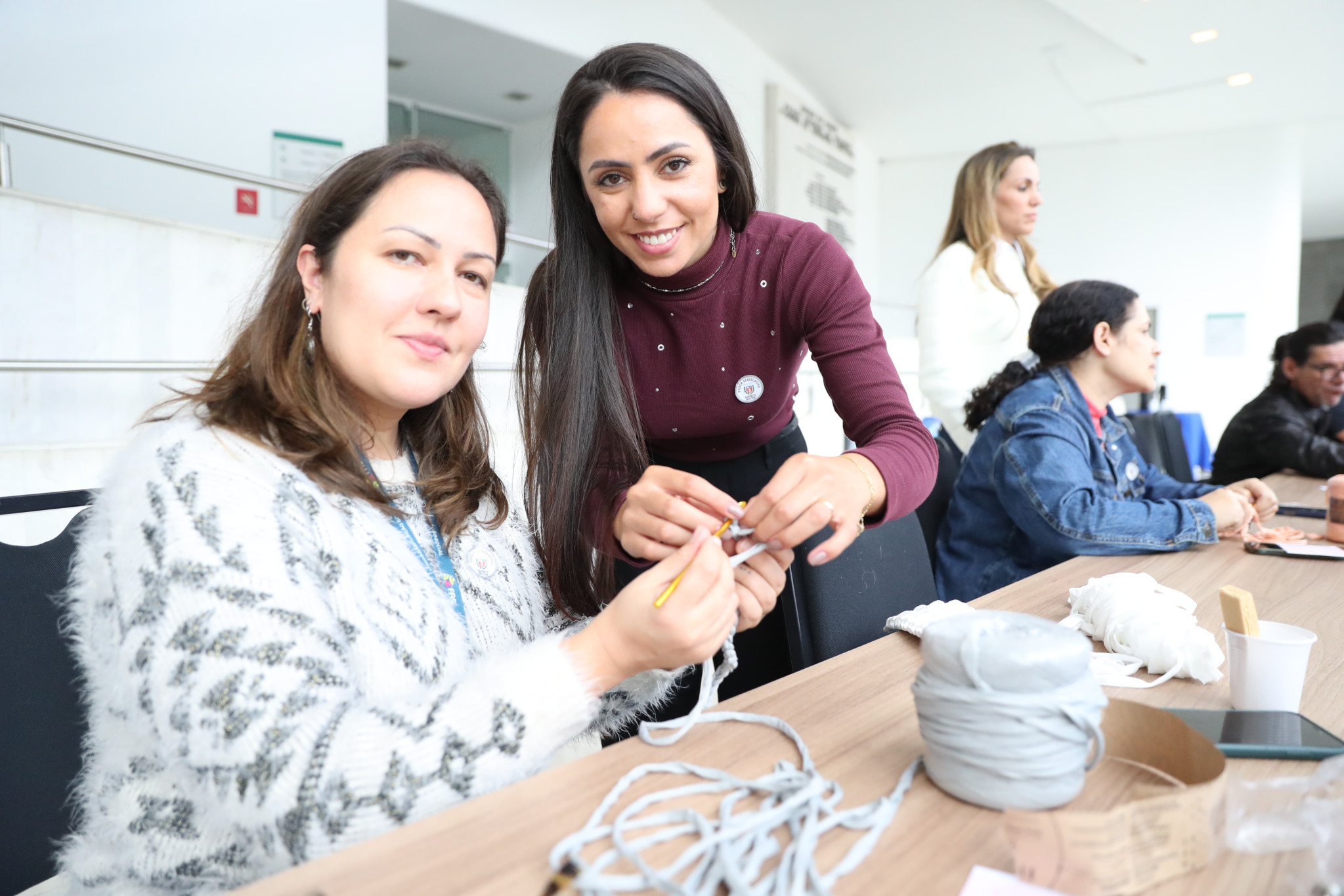 Oficina de crochê realizada na Assembleia Legislativa do Paraná promove recomeços e novas oportunidades
