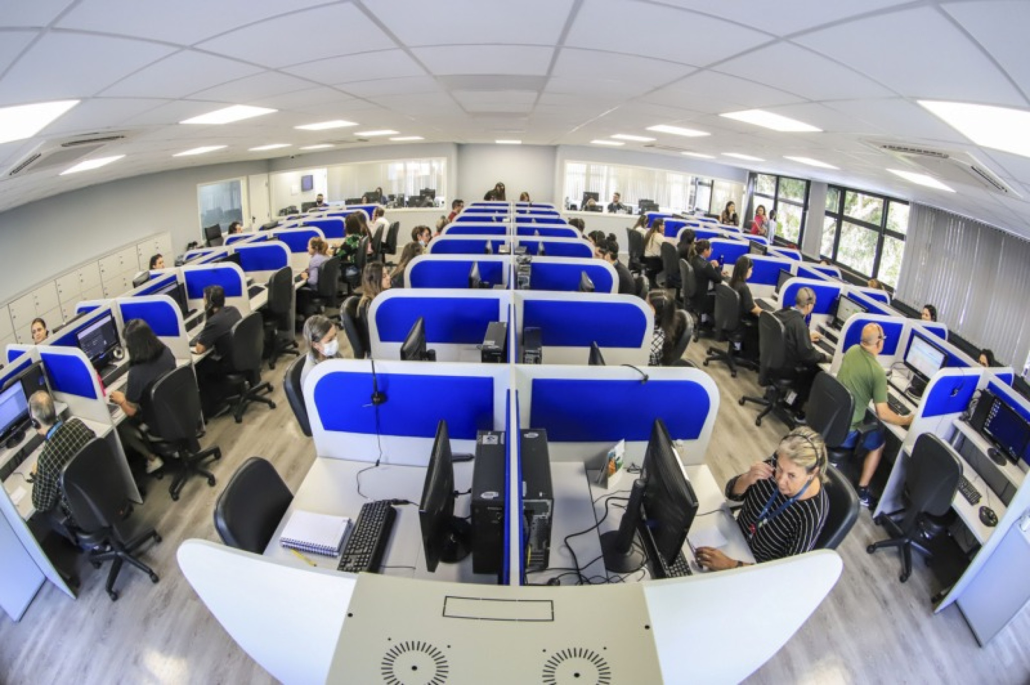 Assembleia Legislativa homenageia os 40 anos da Central 156 de Curitiba