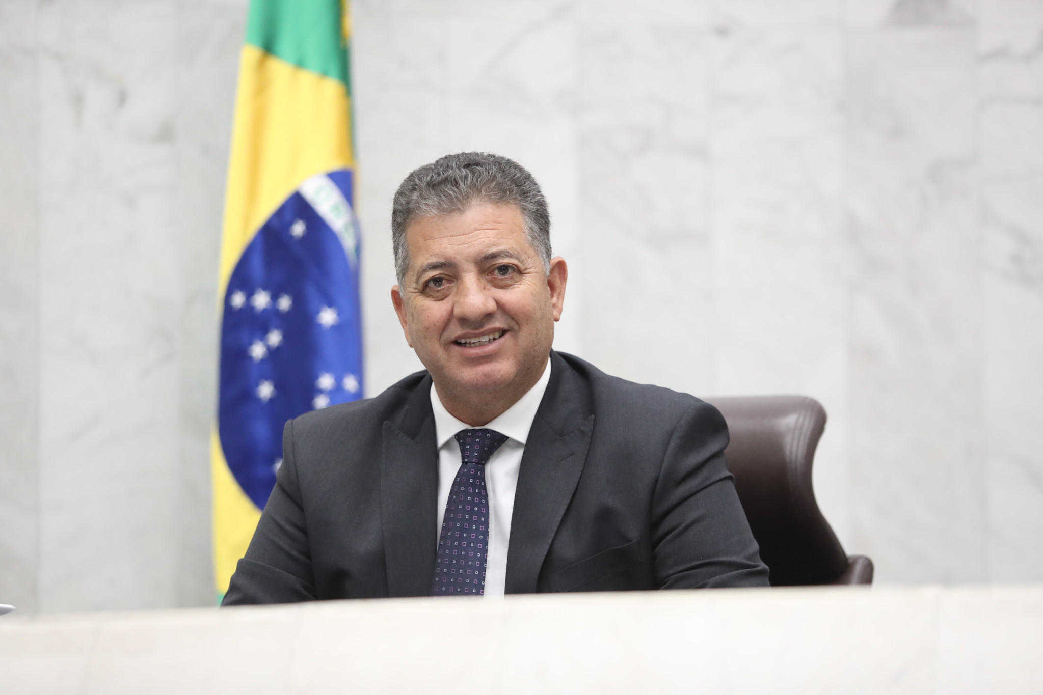 Deputado Cobra Repórter (PSD) apresenta projeto que desobrigada entregadores a entrarem em condomínios e prédios