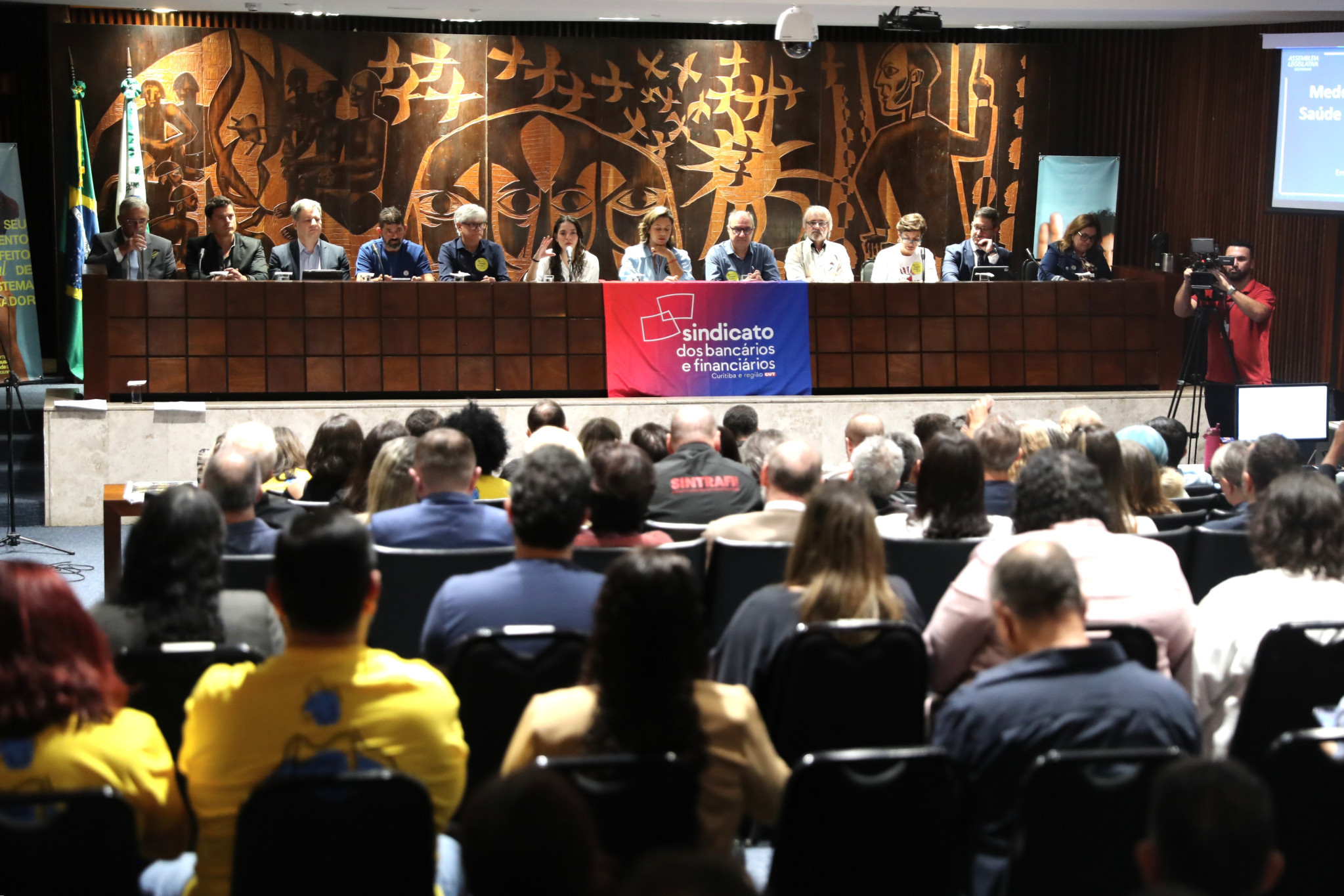 Adoecimento mental de bancários no Paraná é tema de audiência pública na Assembleia Legislativa