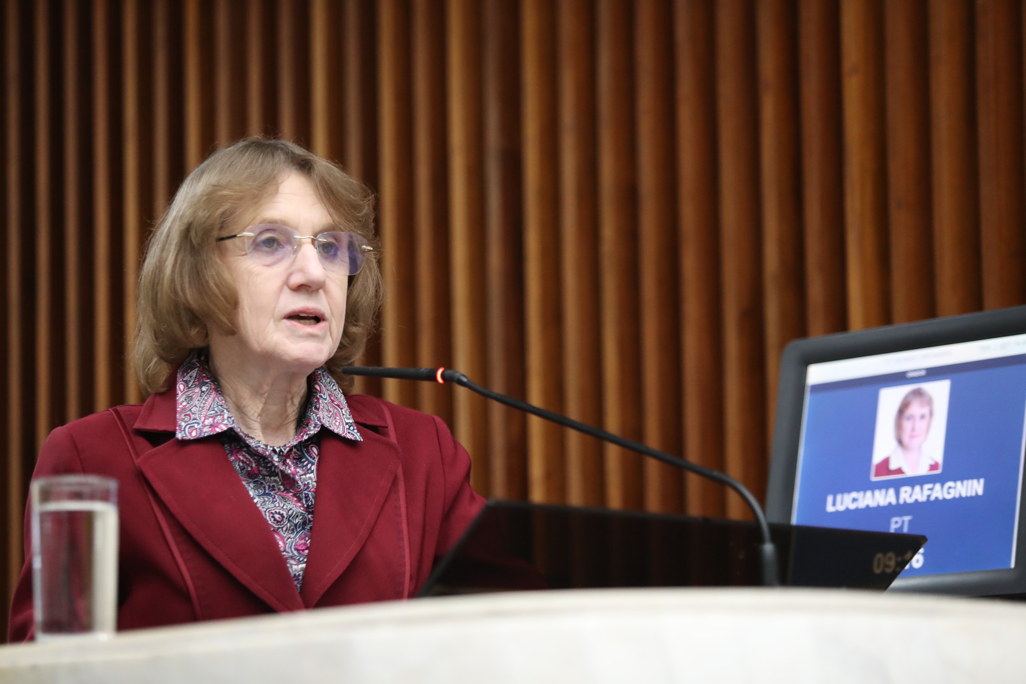 Em requerimento, deputada Luciana Rafagnin (PT) cobra que ganhos judiciais da Sanepar resultem em tarifas mais baixas