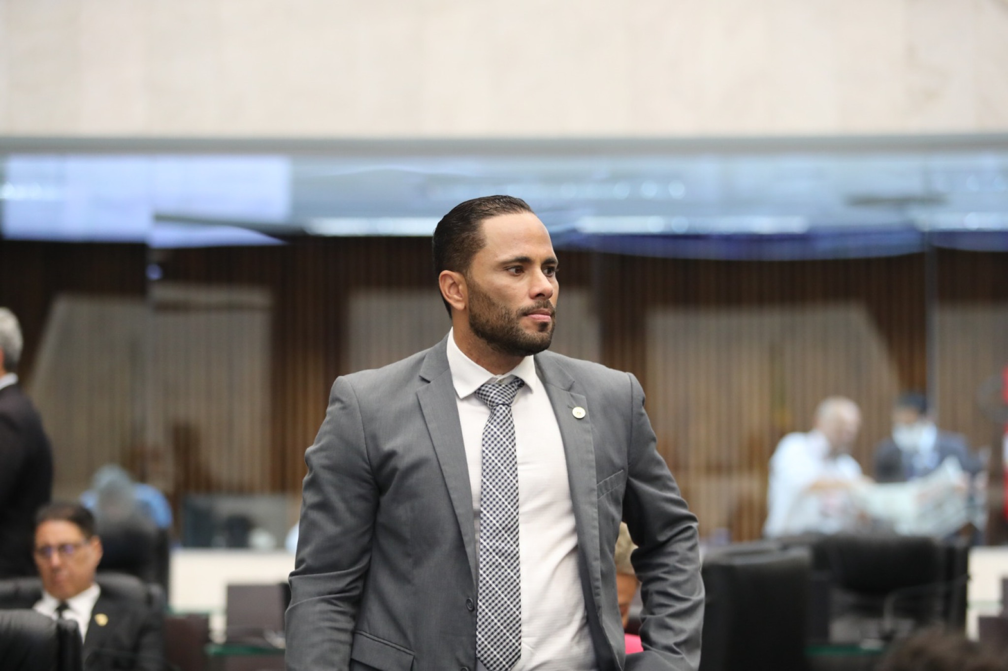 A violência sexual infantil é um problema delicado e frequente em nossa sociedade, afirma deputado Do Carmo (União)