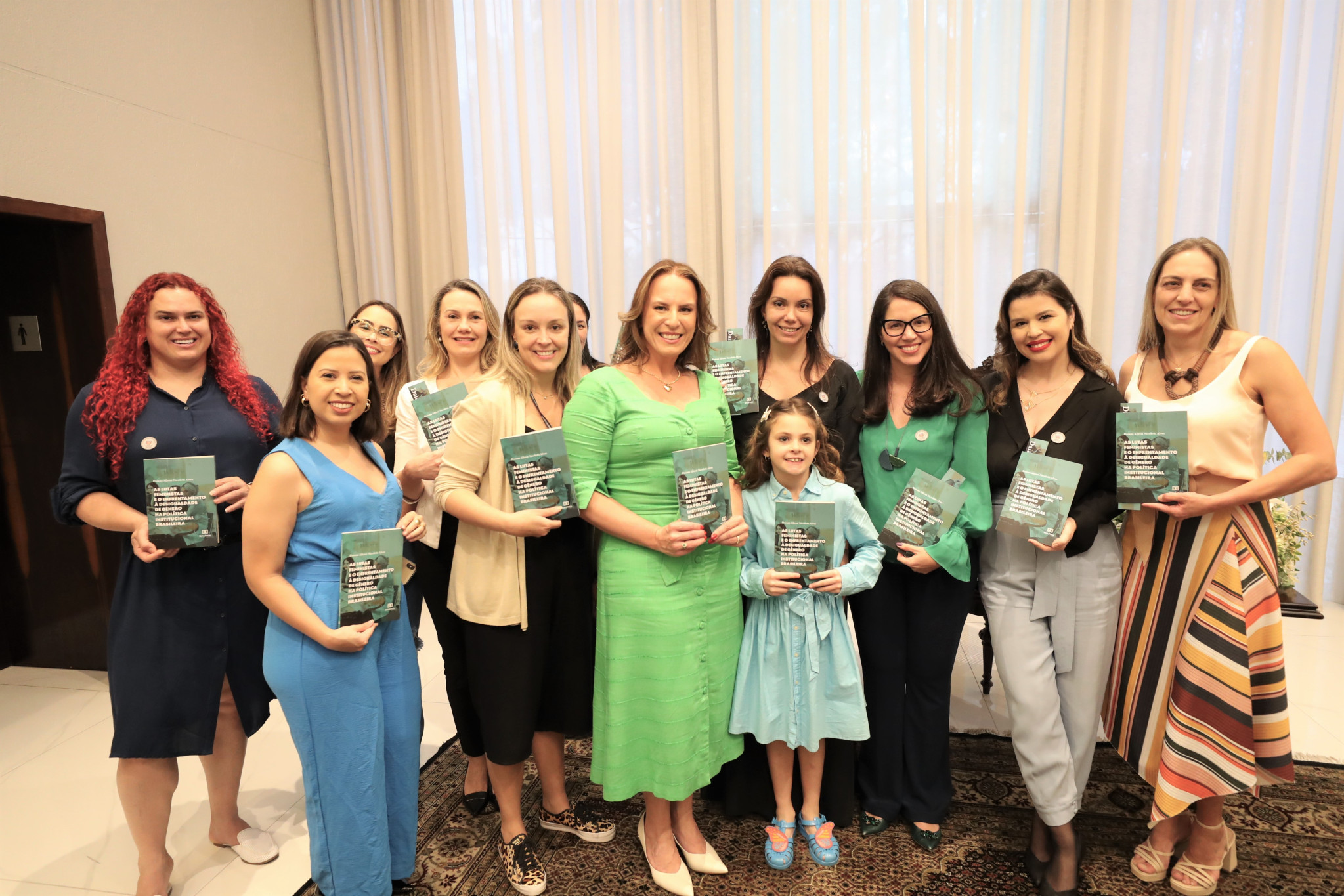 O livro “As lutas feministas e o enfrentamento à desigualdade de gênero na Política Institucional Brasileira” é lançado na Assembleia