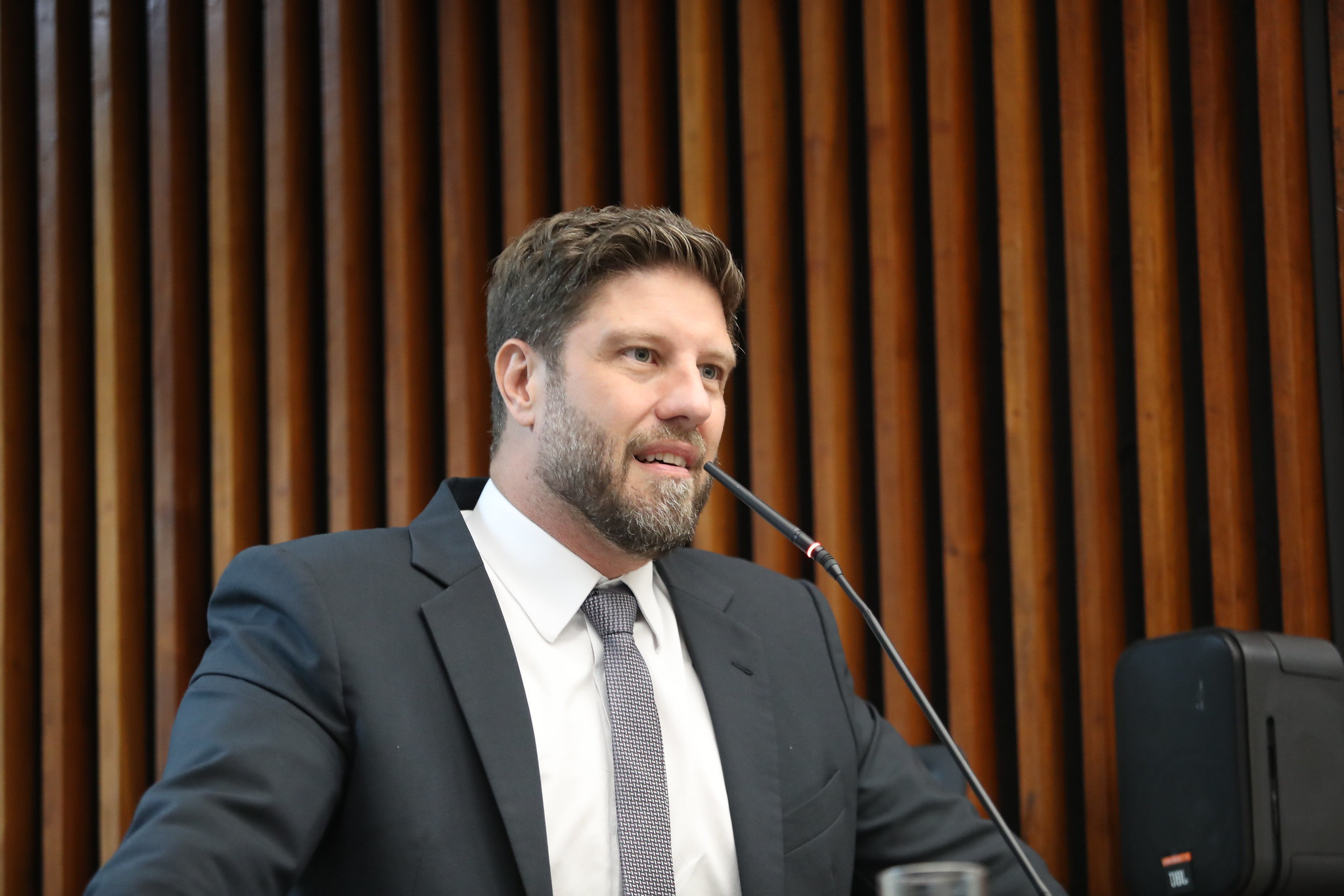 Deputados de Oposição votam contra título de cidadania honorária do Paraná a Bolsonaro