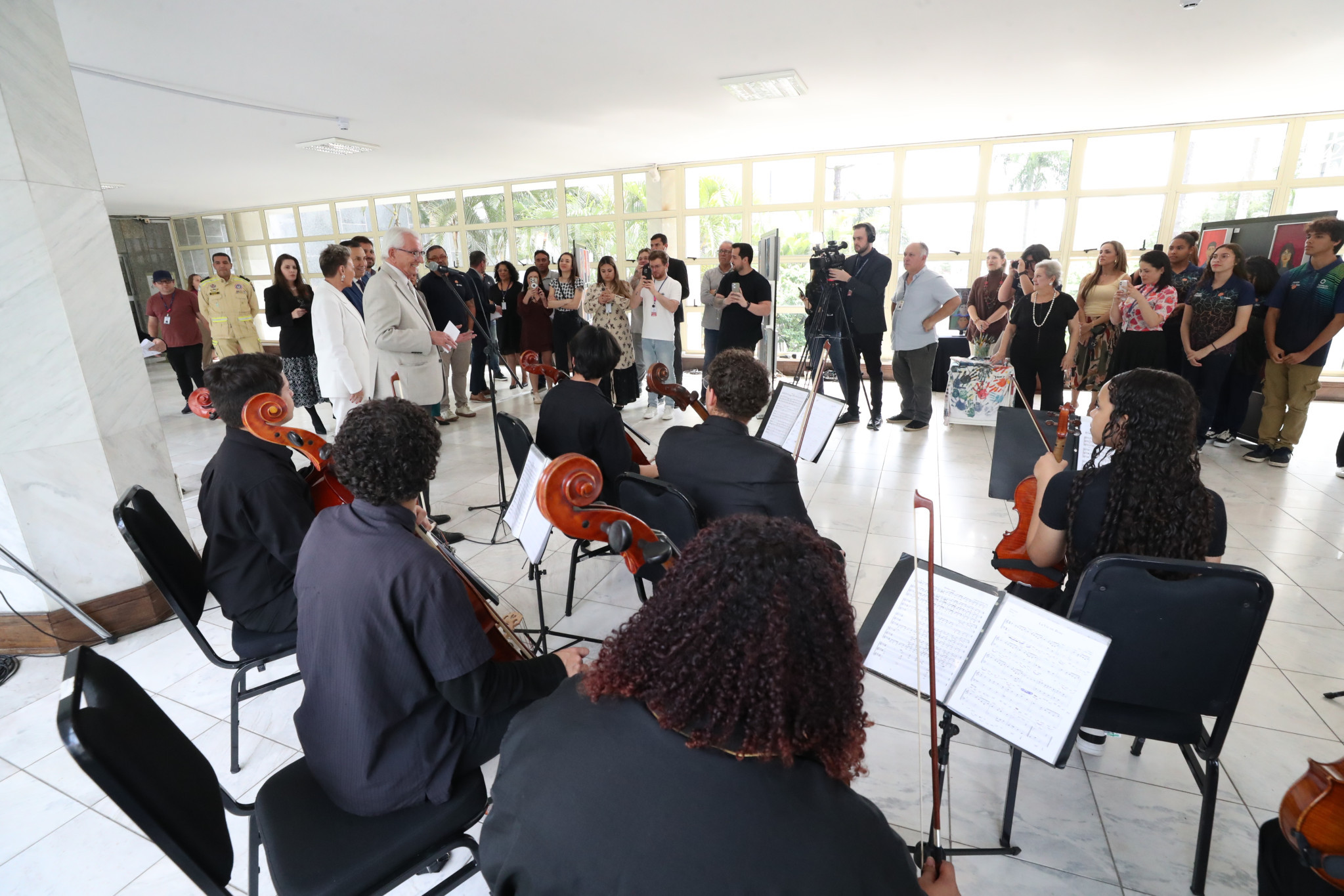 Espaço Cultural da Assembleia abre exposição “Primeiros Olhares” com obras de jovens de Araucária