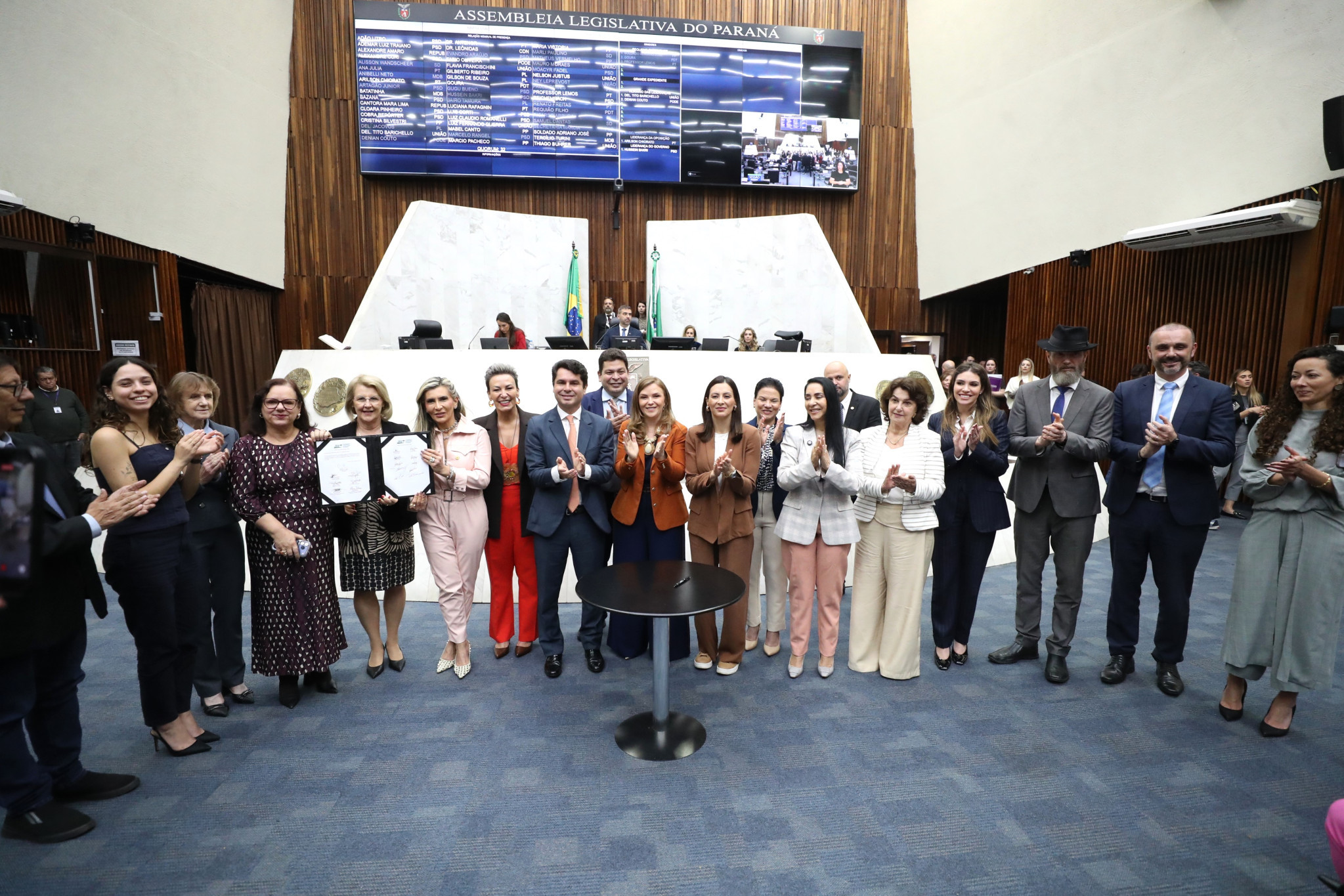 Assembleia Legislativa do Paraná firma compromisso para obter selo nacional de combate à violência contra as mulheres