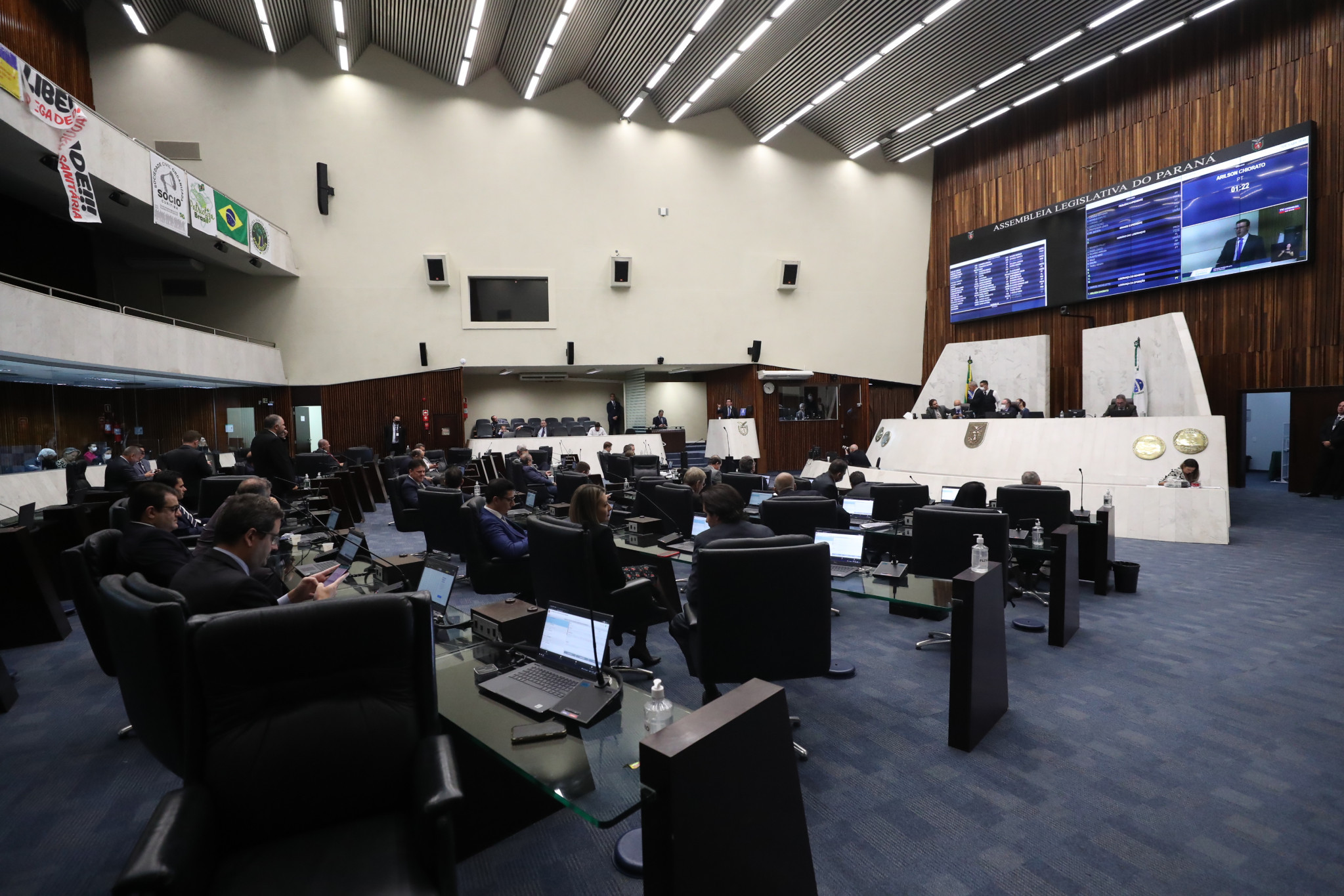 Proposta que veda obrigatoriedade do passaporte da vacina é aprovada em 2º turno