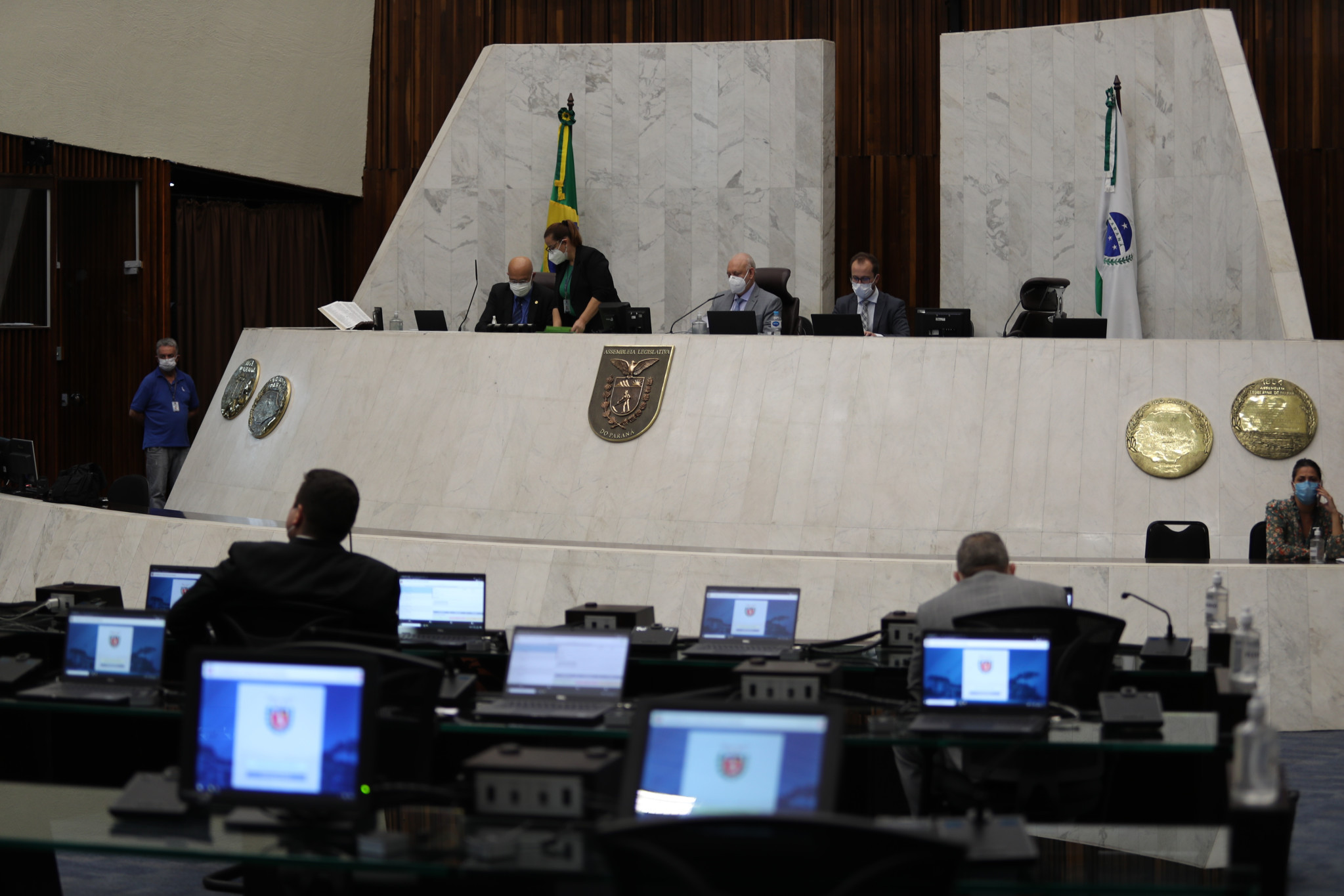 Projeto que cria auxílio para microempresas recebe emendas e retorna à CCJ