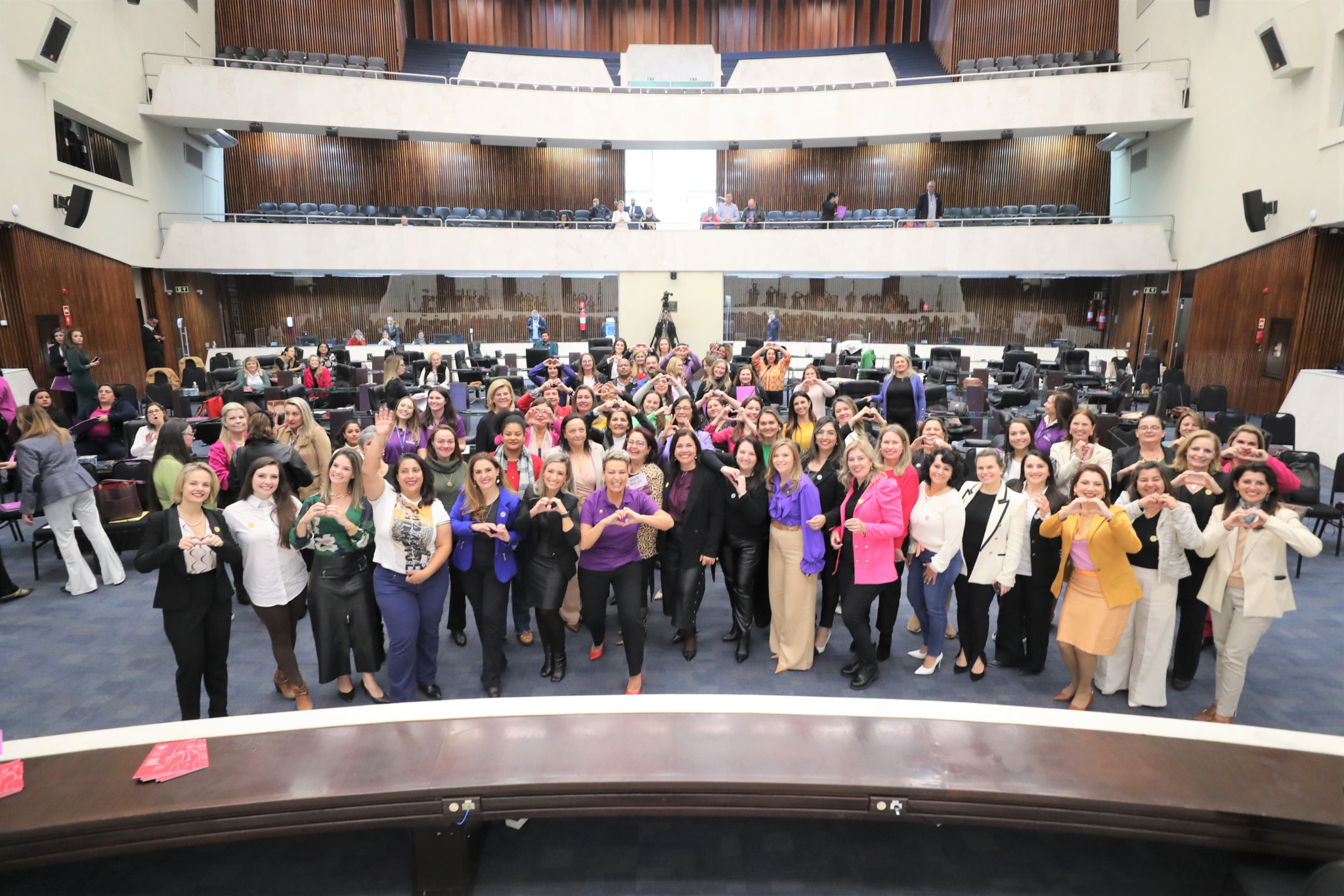 4° Encontro das Procuradorias Especiais da Mulher do Estado do Paraná reúne mais de 200 mulheres no Plenário da Assembleia