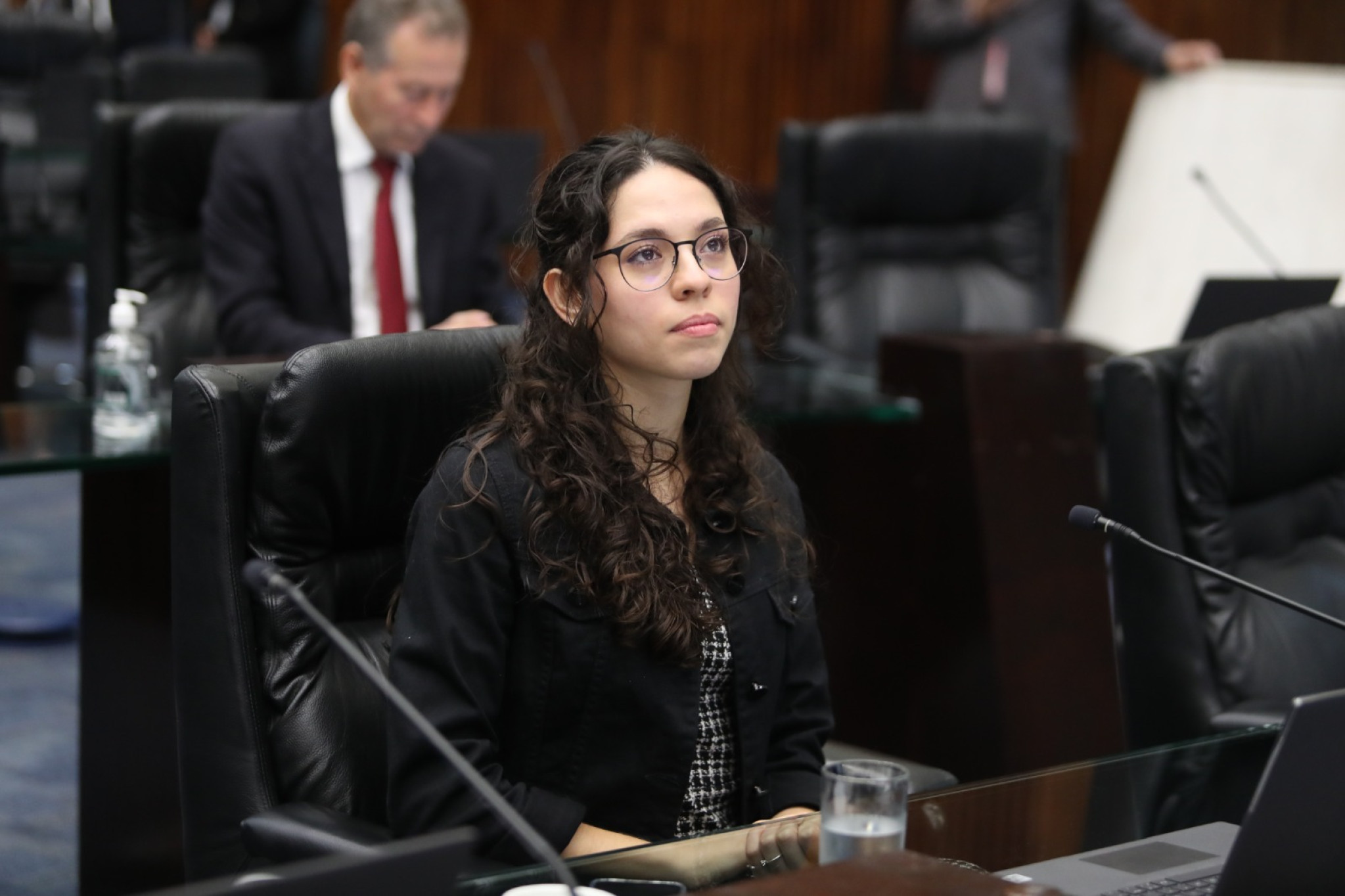 Deputada Ana Júlia (PT) denuncia irregularidades na distribuição de aulas na rede estadual