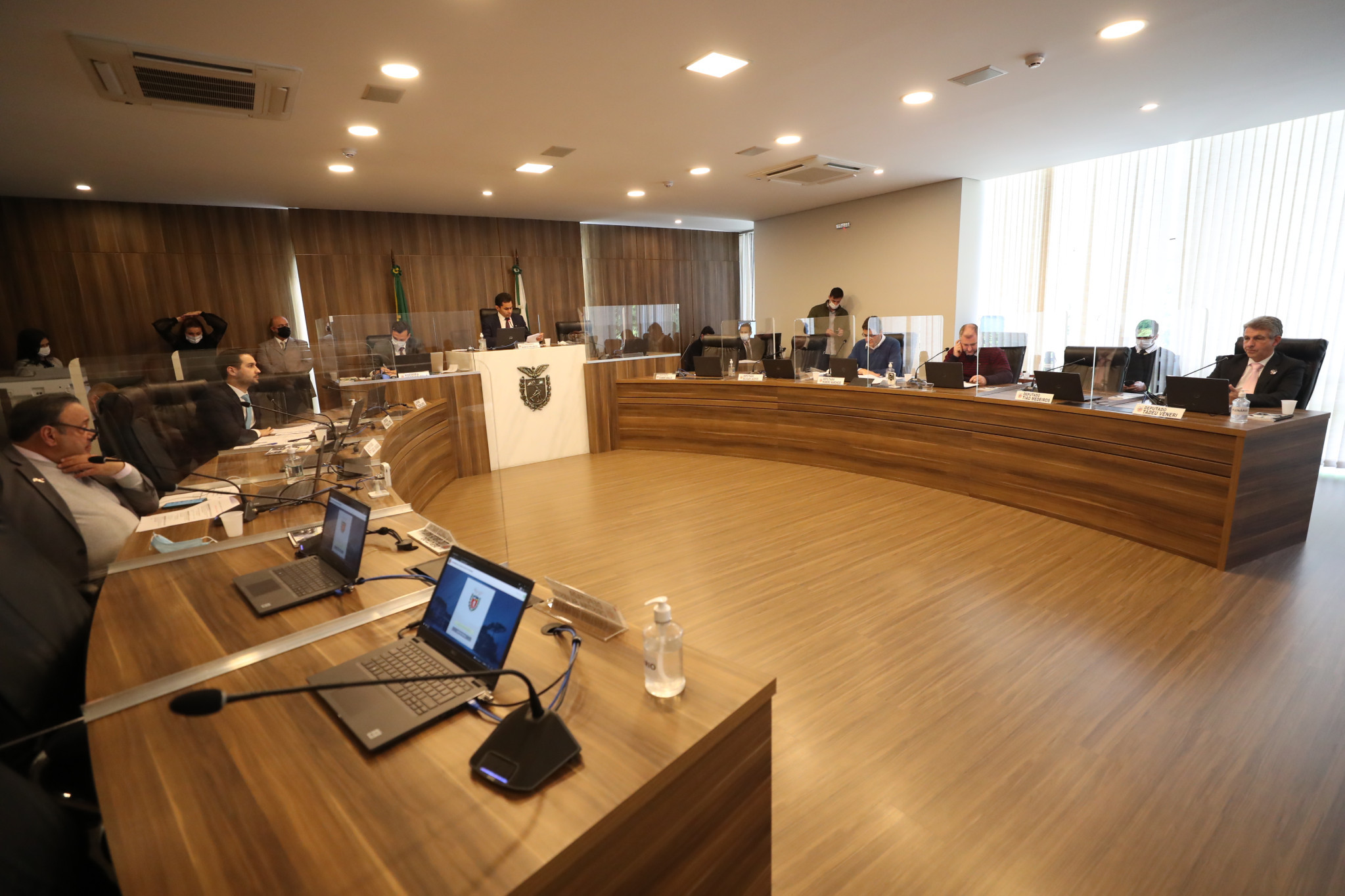 Discussão de projeto que pode colocar no final da fila quem se recusar a tomar vacina é novamente adiada