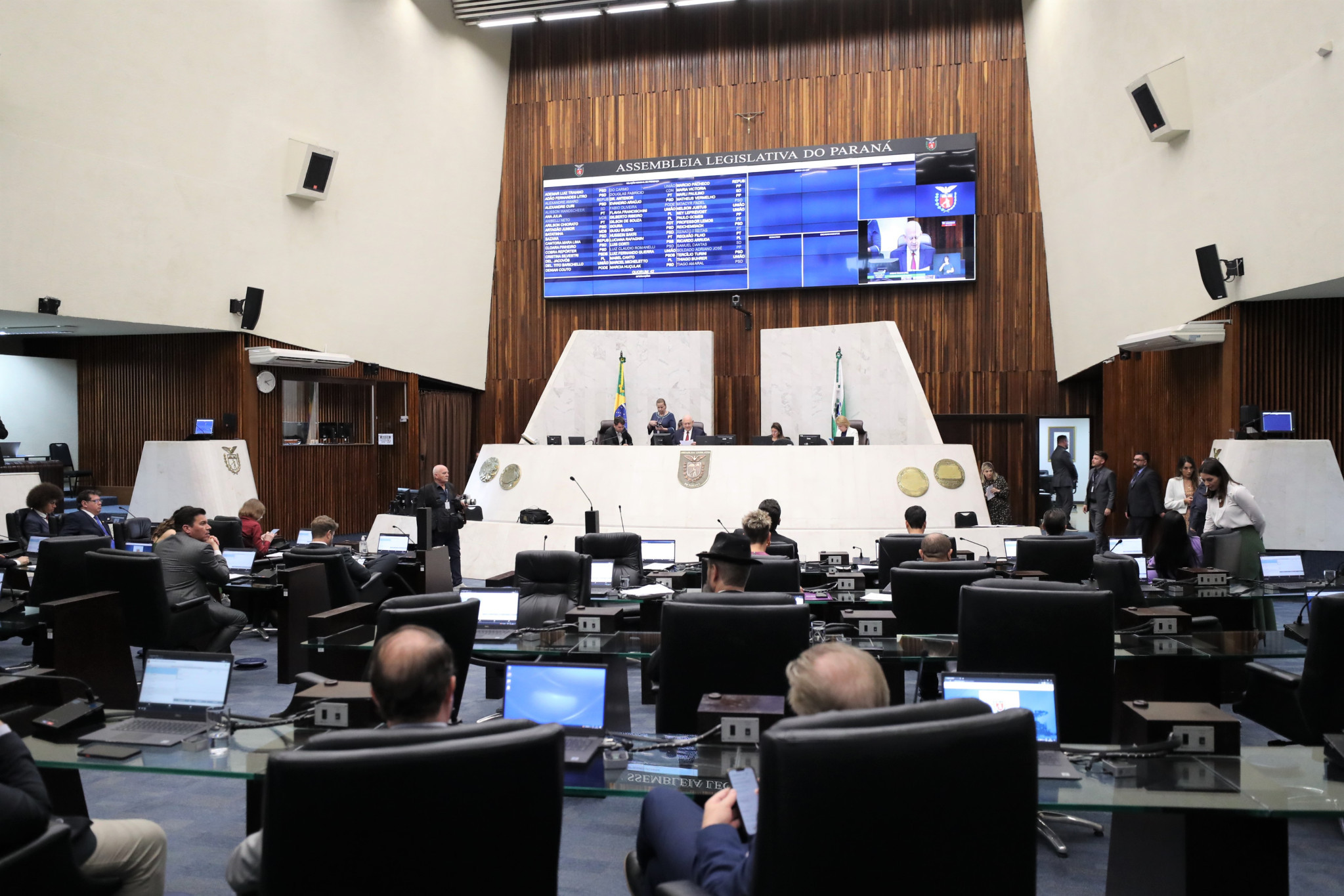 Segue para sanção projeto que favorece a acessibilidade da pessoa com visão monocular no Paraná