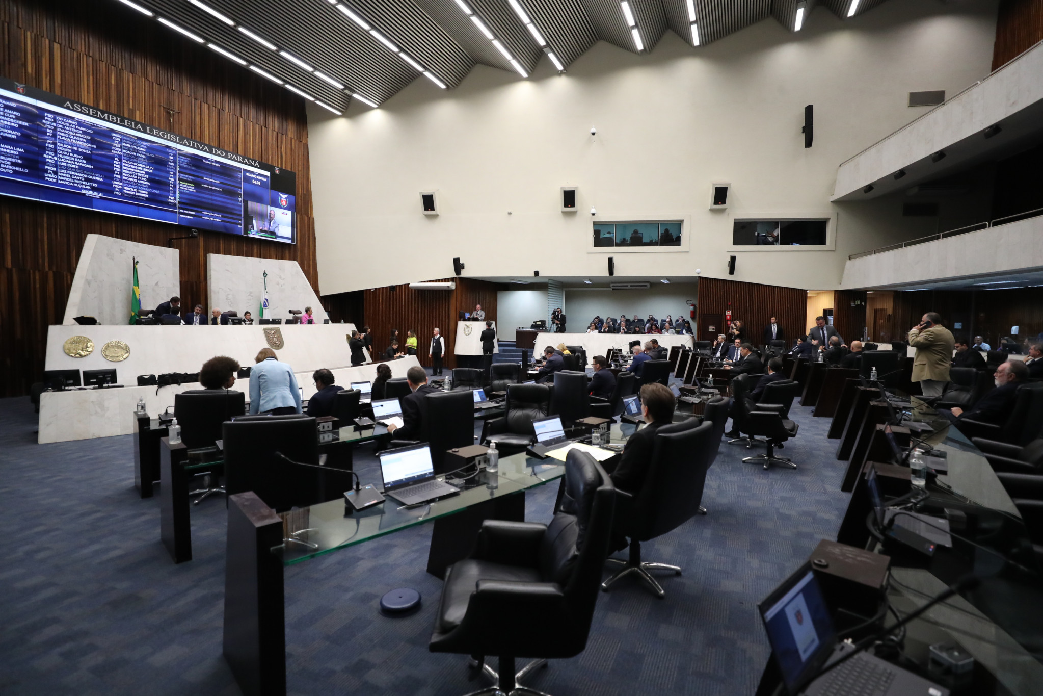 Vai à sanção projeto que beneficia estudantes atletas do Paraná