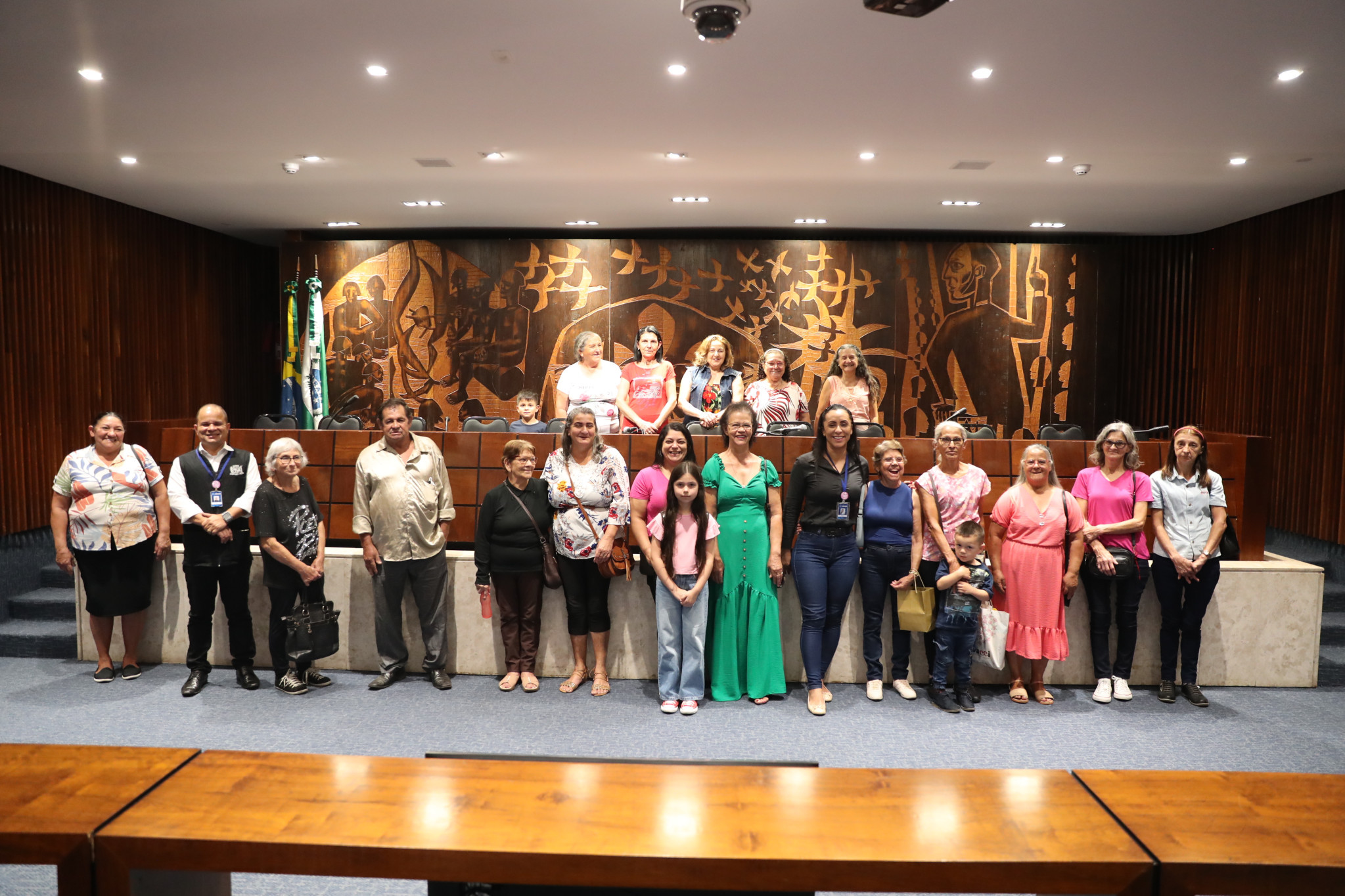 Grupo de convivência do CRAS visita a Assembleia