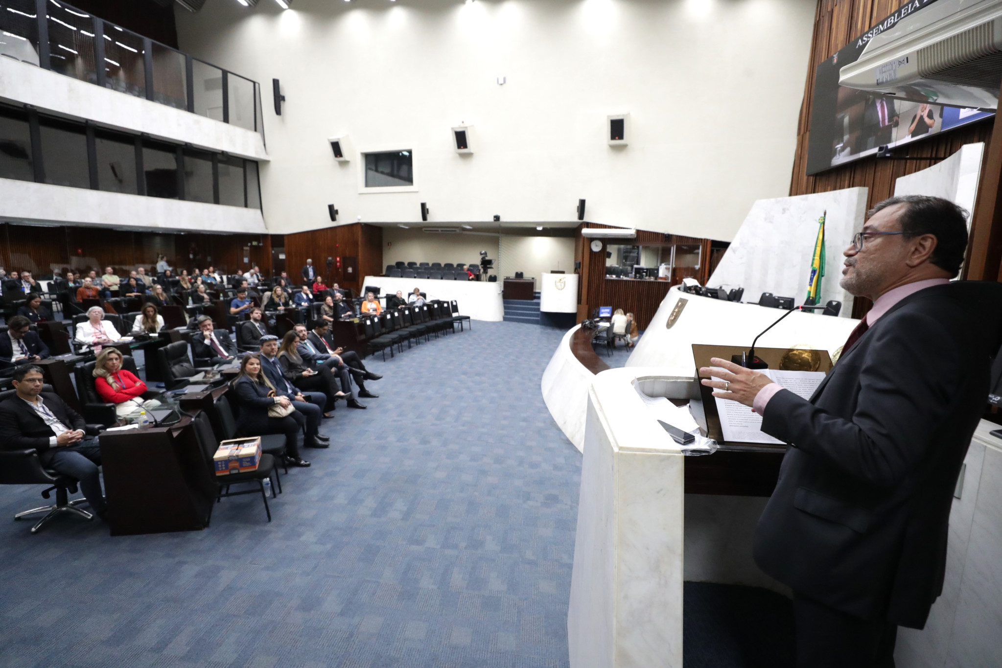 Escola do Legislativo e OAB-PR promovem palestra sobre democracia e inteligência artificial na Assembleia