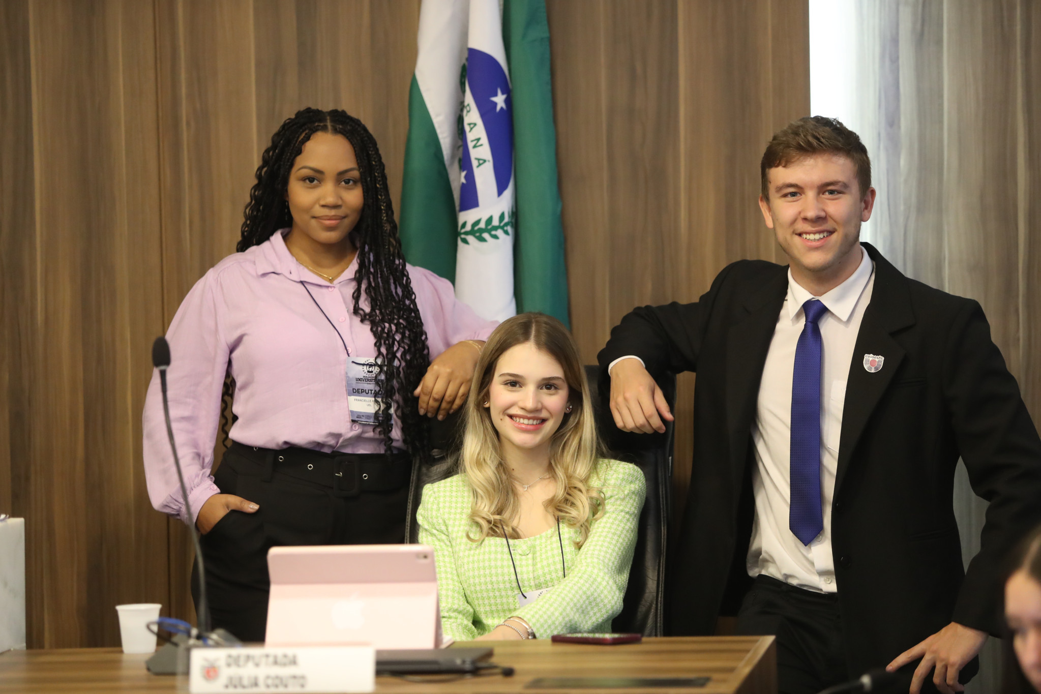 Acadêmicos revelam sonhos e sacrifícios para estar no Parlamento Universitário