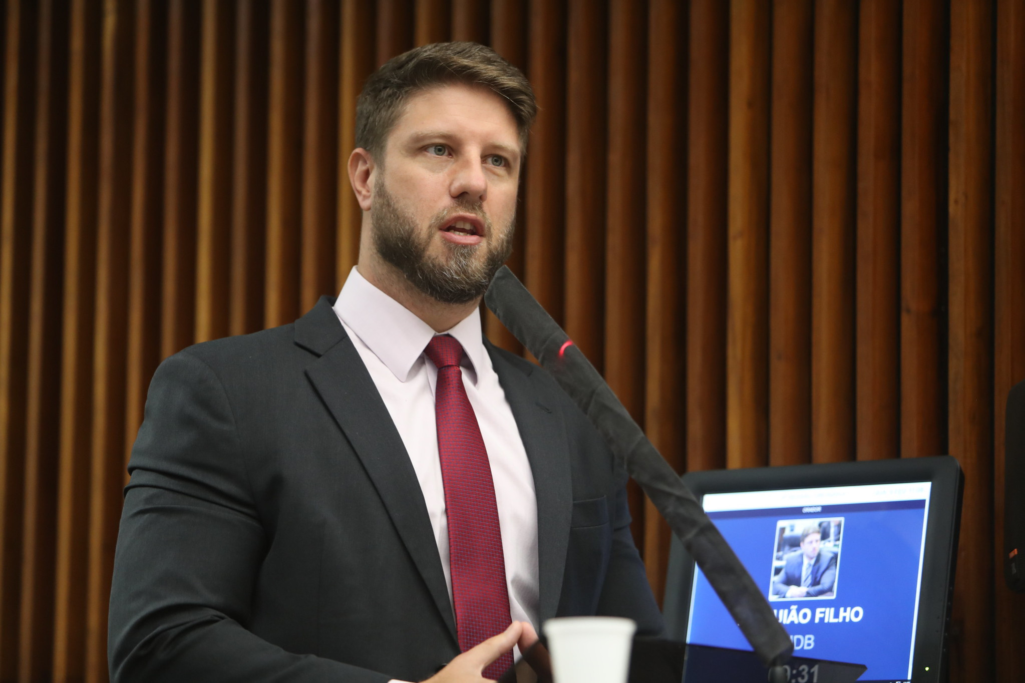 Assembleia aprova semana dedicada a escritores paranaenses nas escolas públicas e privadas