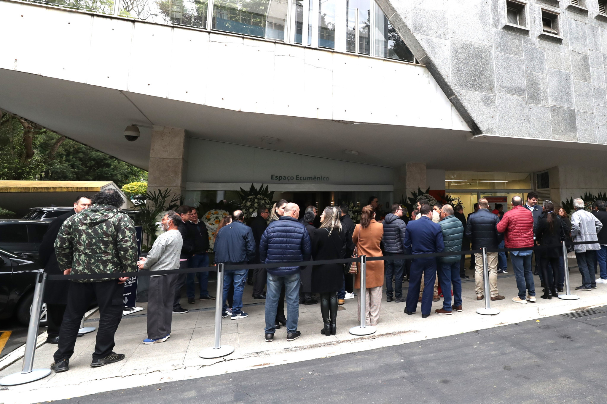 Família, amigos, parlamentares e autoridades se despedem do ex-deputado Luiz Carlos Martins