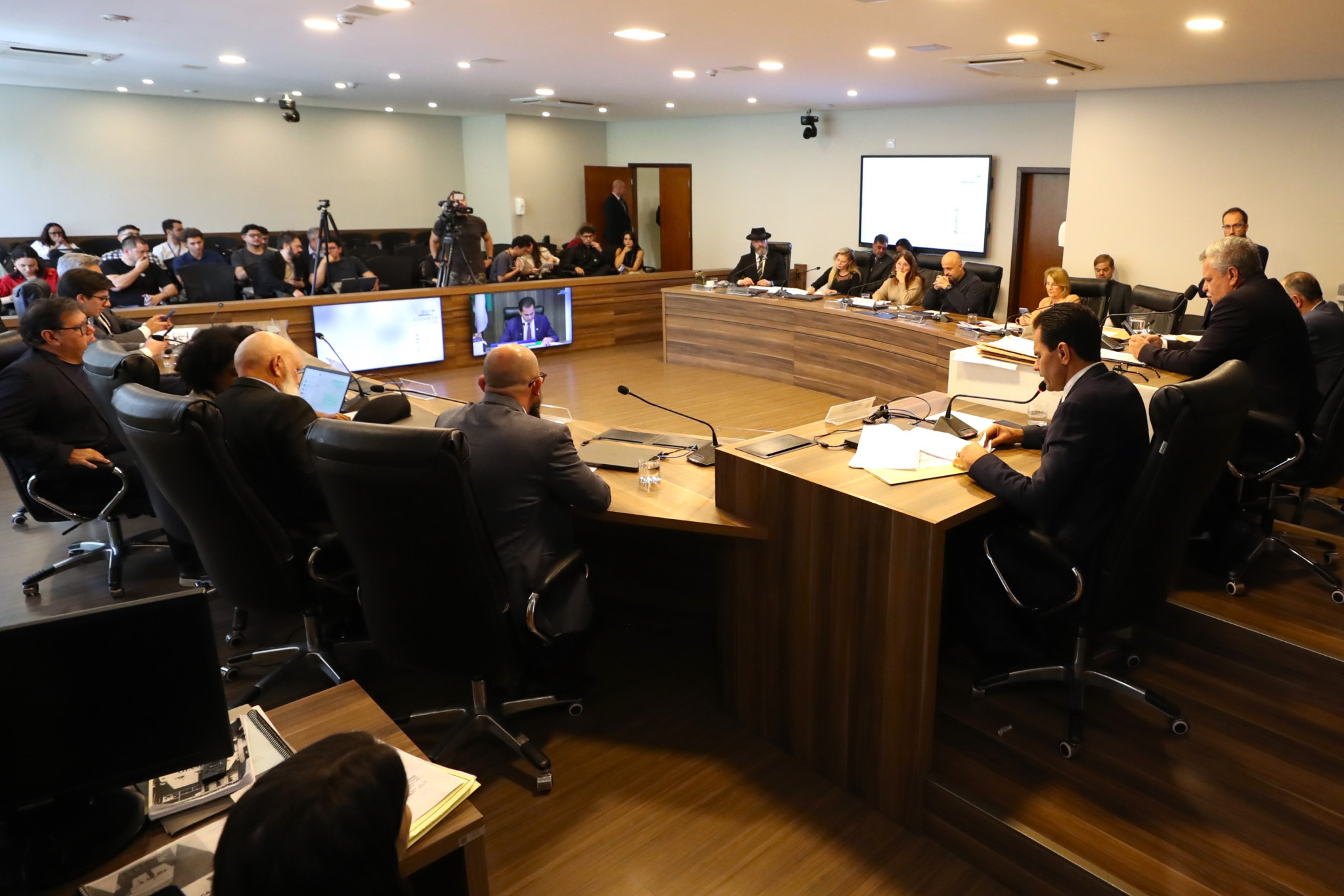 Conselho de Ética decide medidas disciplinares para Renato Freitas (PT) e Ricardo Arruda (PL) e recebe novos relatórios