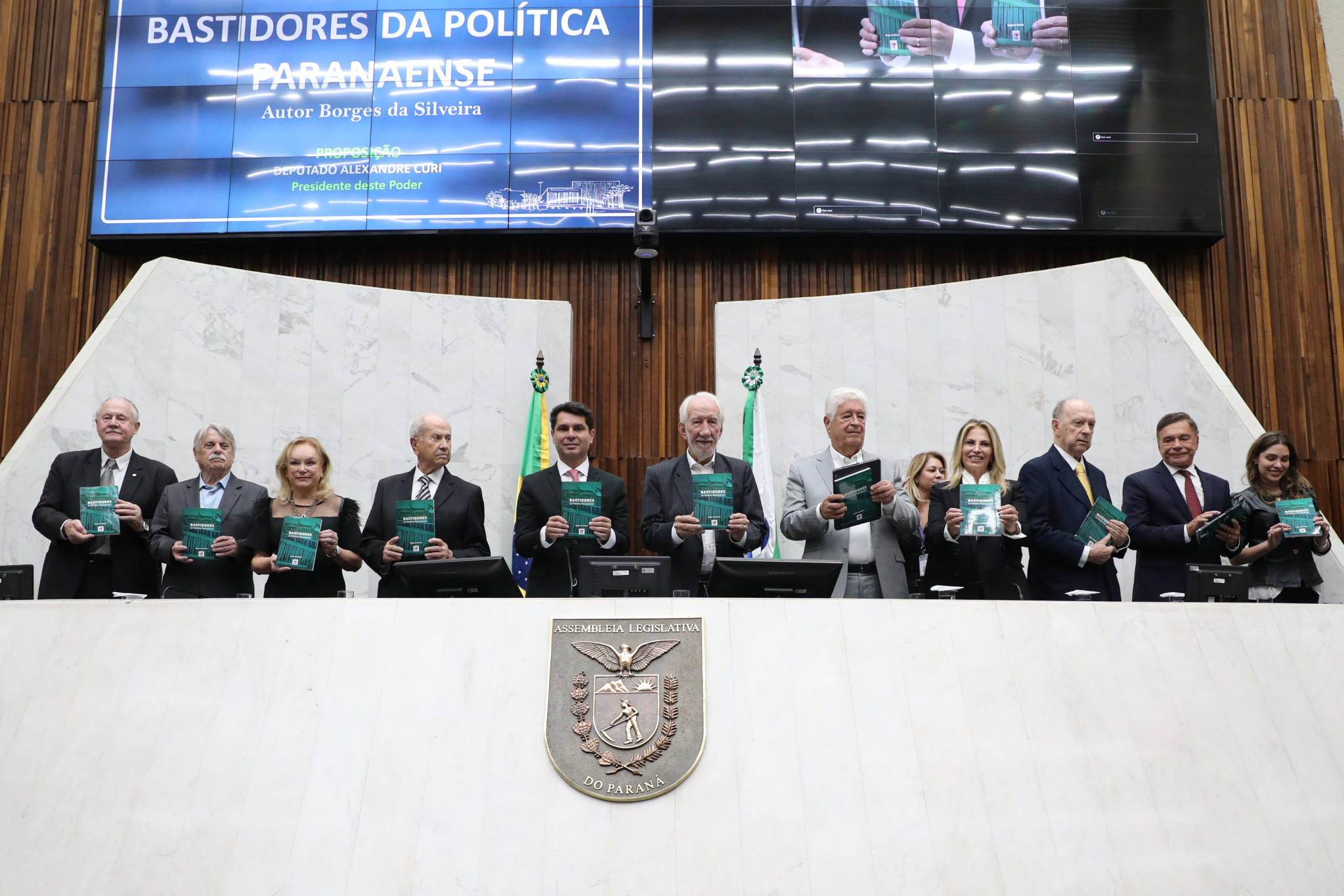 Lideranças políticas prestigiam lançamento do livro de ex-ministro Borges da Silveira na Assembleia
